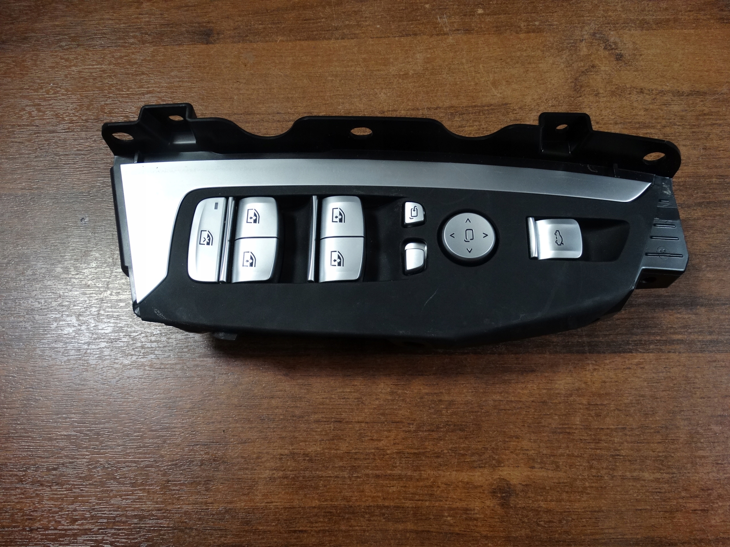 IDEALNY control panel of the window BMW G01 G02 1