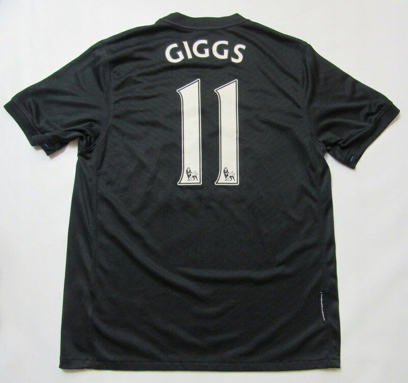 Ryan Giggs MANCHESTER UNITED NIKE sezon 2009-2010 rozmiar M Dekolt okrągły