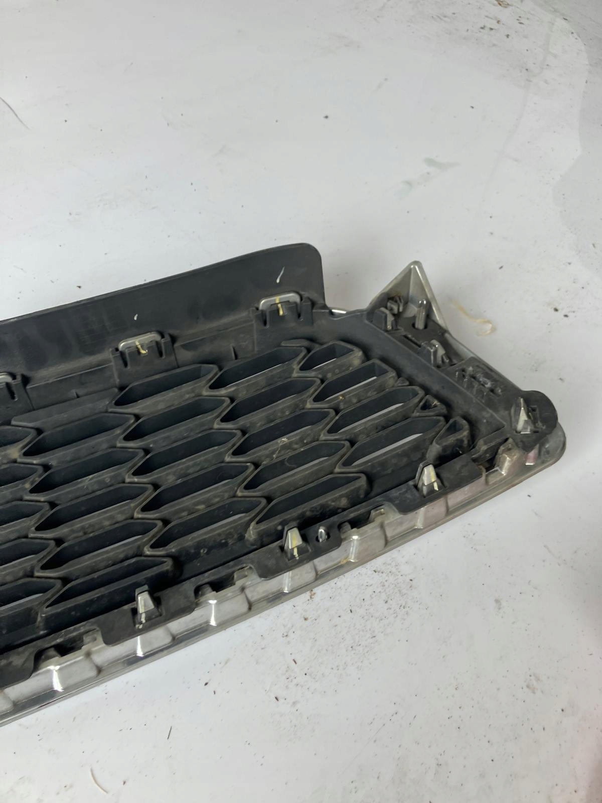 grill upper grille CHEVROLET CAPTIVA and LIFT 95136397