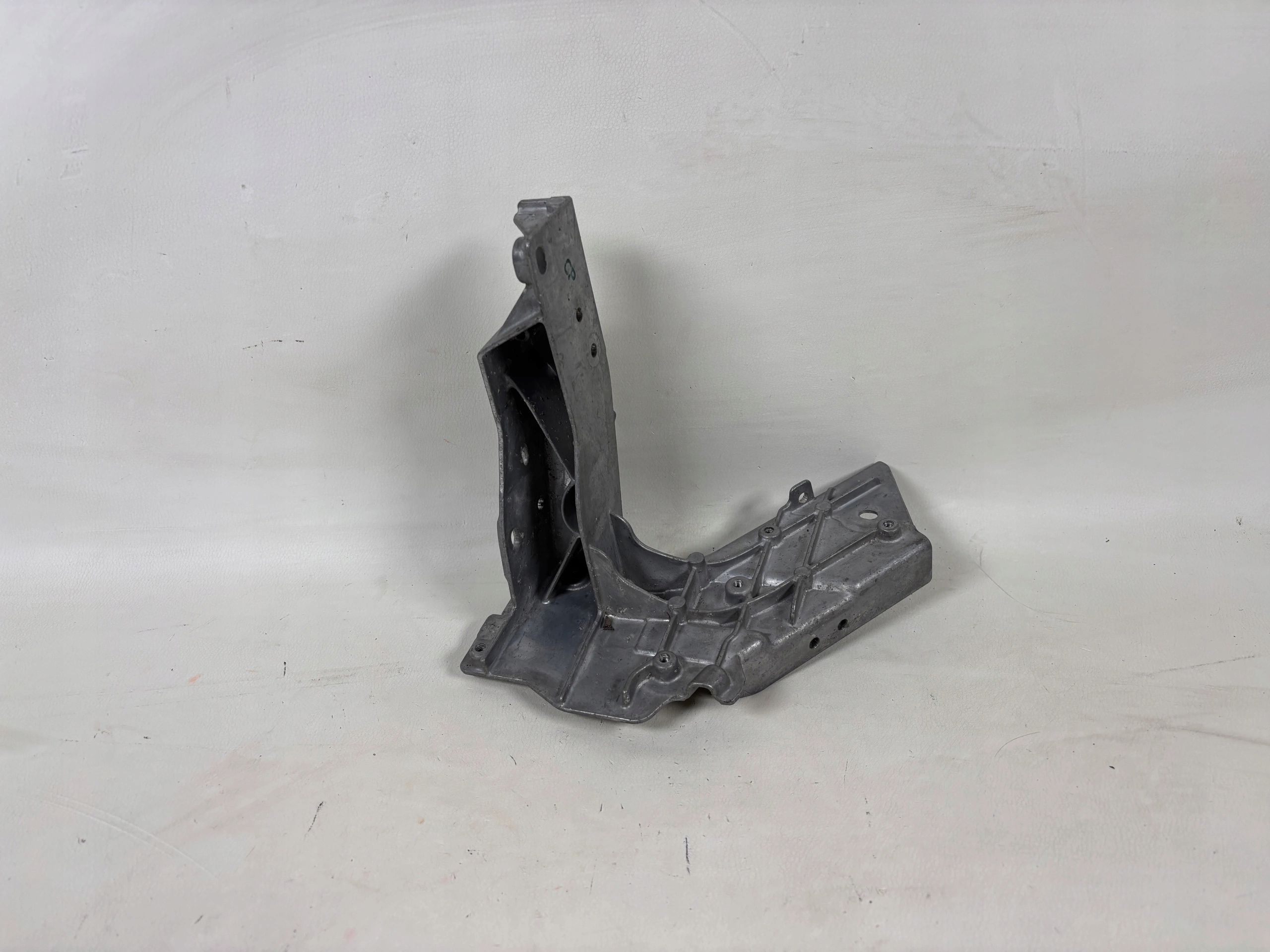 Mercedes GLC X253 Console Support plaque Armature A2536210700