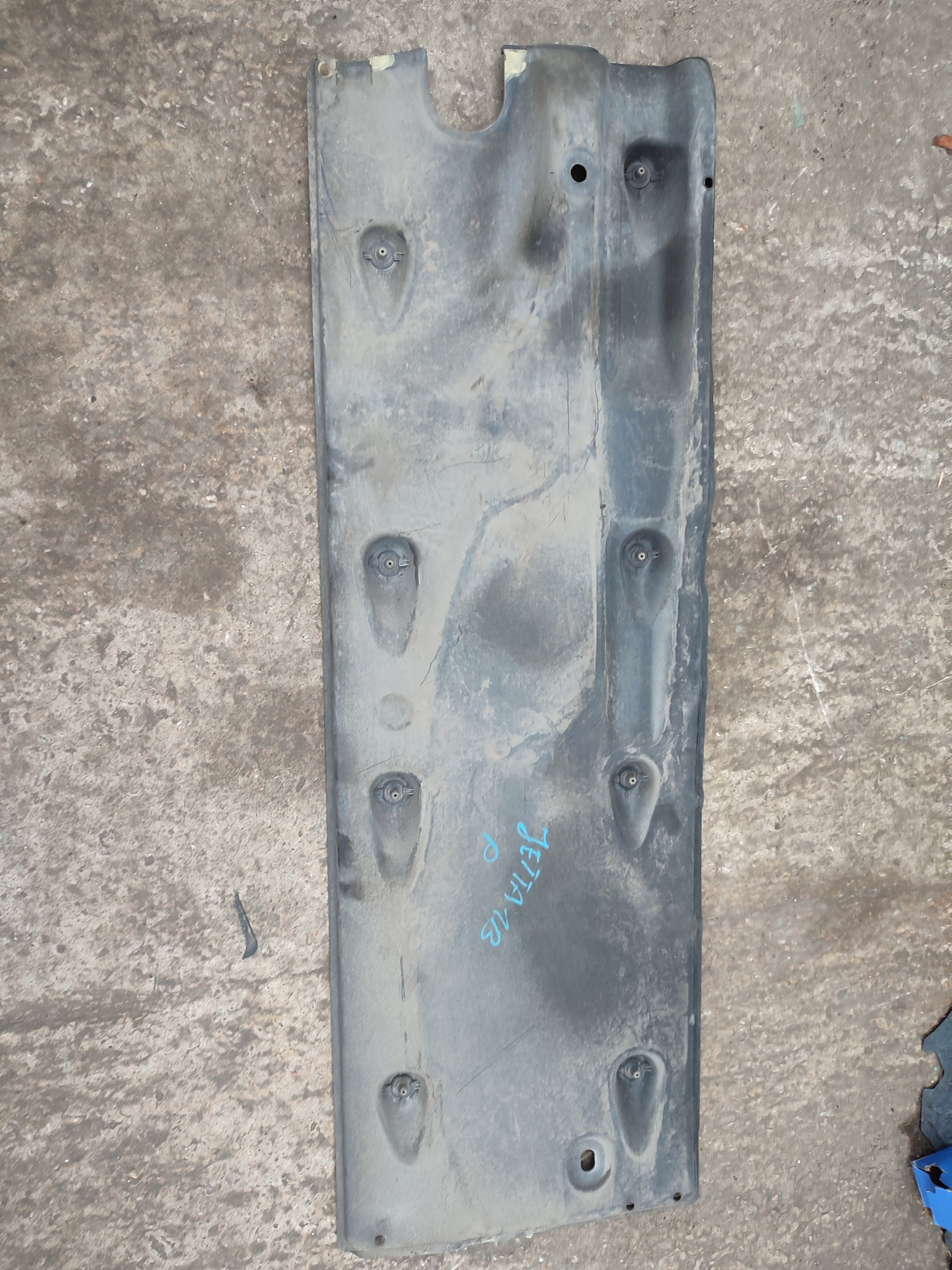 cover chassis right VOLKSWAGEN JETTA VI 5C6825202