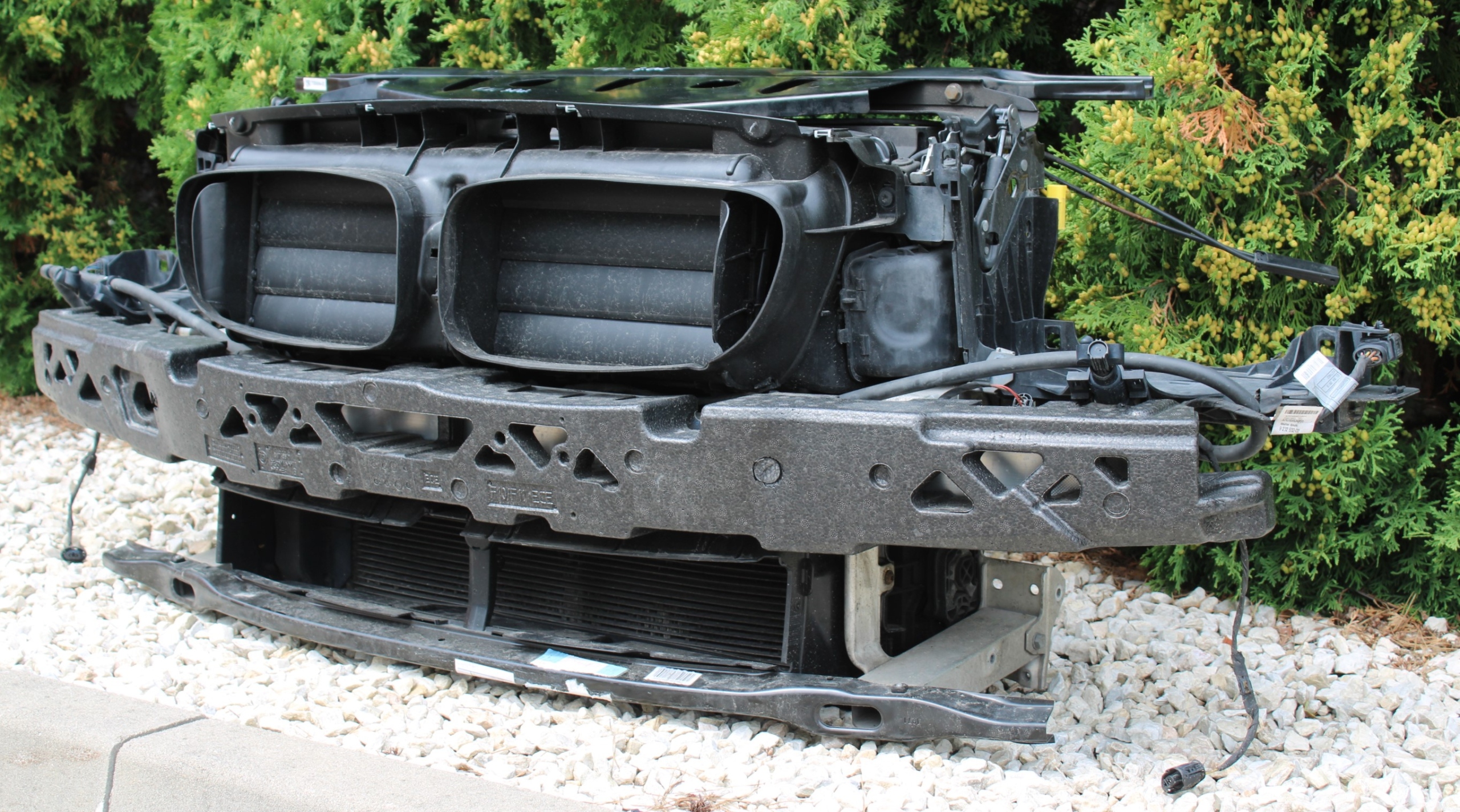 F10 F11 WZMOCNIENIE CZOŁOWE PAS PRZEDNI CHŁODNICE Producent części BMW OE