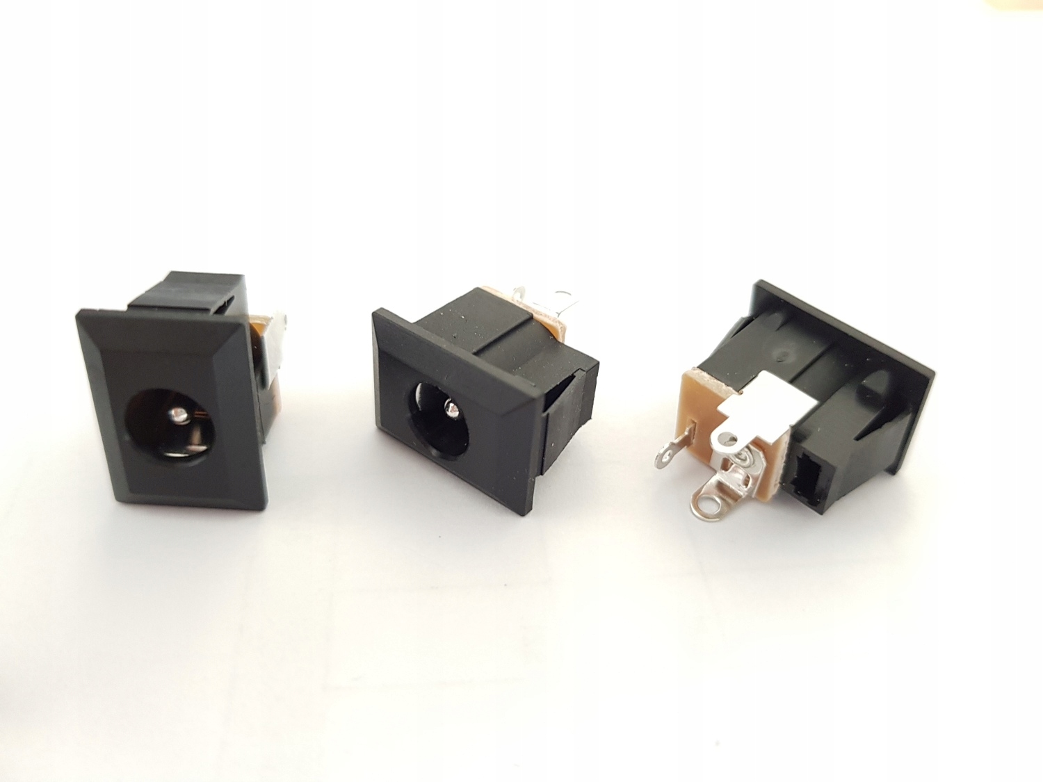 GNIAZDO DC 2.1/5.5 DO OBUDOWY ZATRZASK