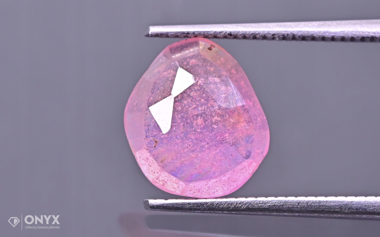 Turmalín nepravidelná fazetovaná rozeta 10x9 mm