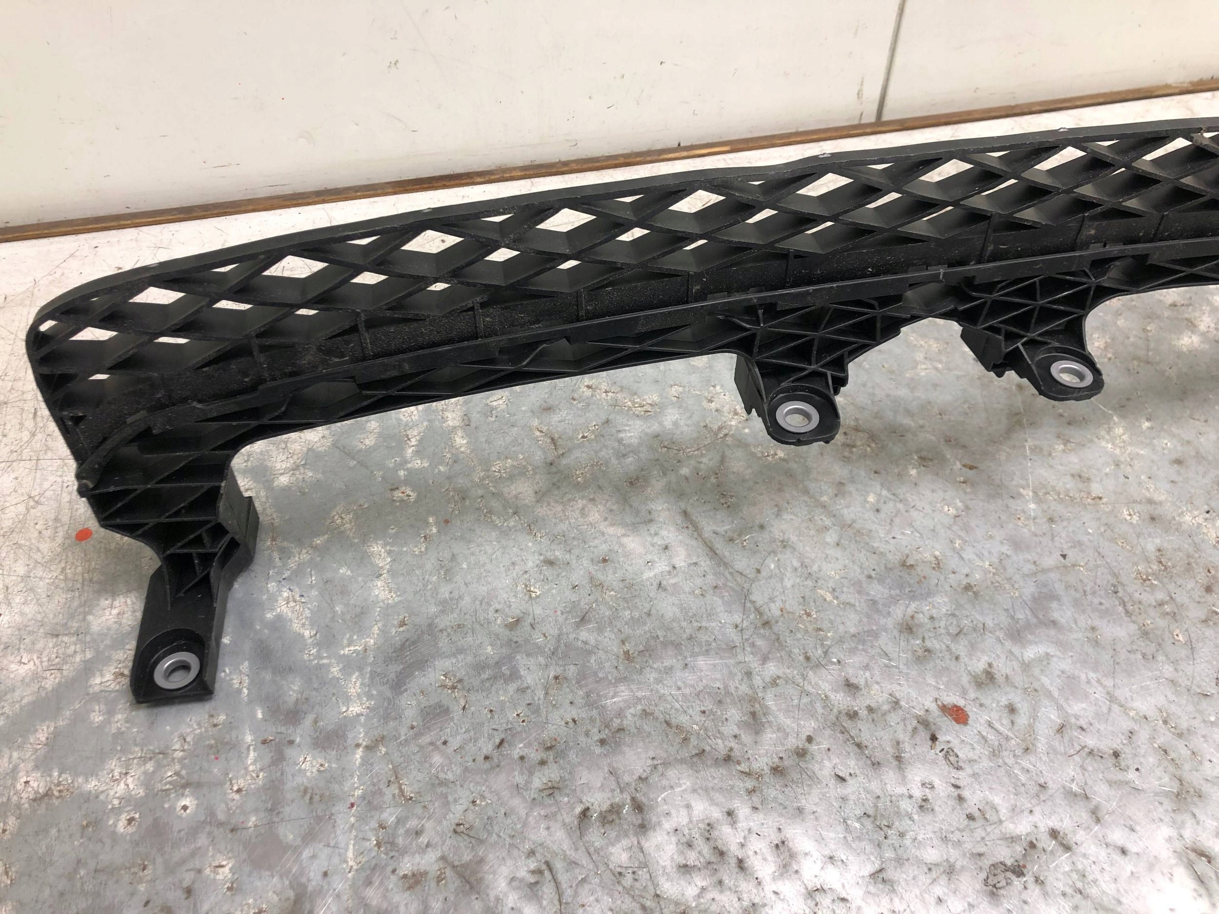 bumper bracket front VW PASSAT B7 3AA807571