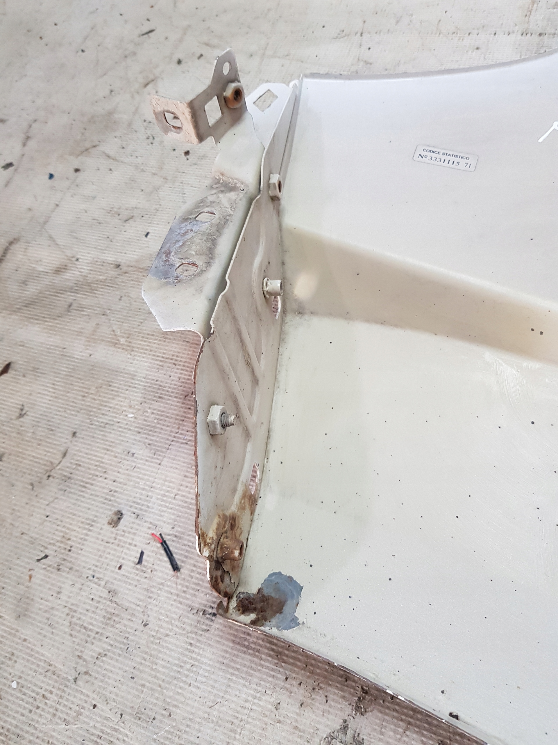 fender FIAT BOXER right front 12r. BIALY