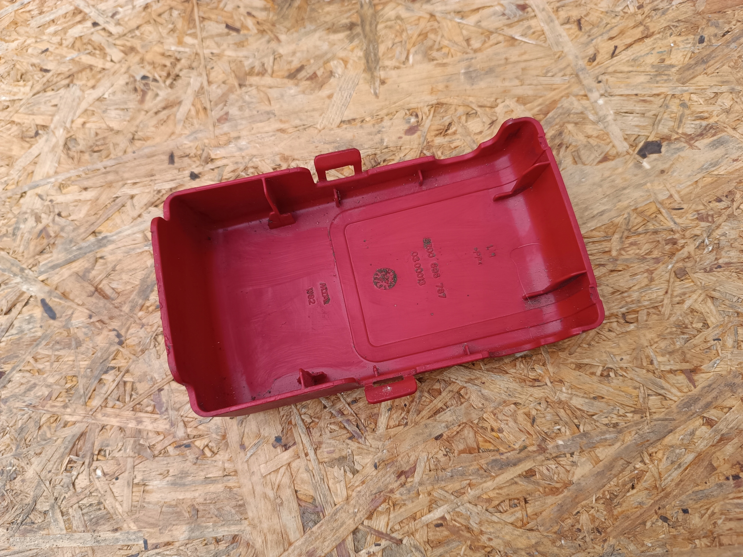 8200686787 OSŁONA KLEMY AKUMULATORA RENAULT TWINGO II Producent części Renault OE