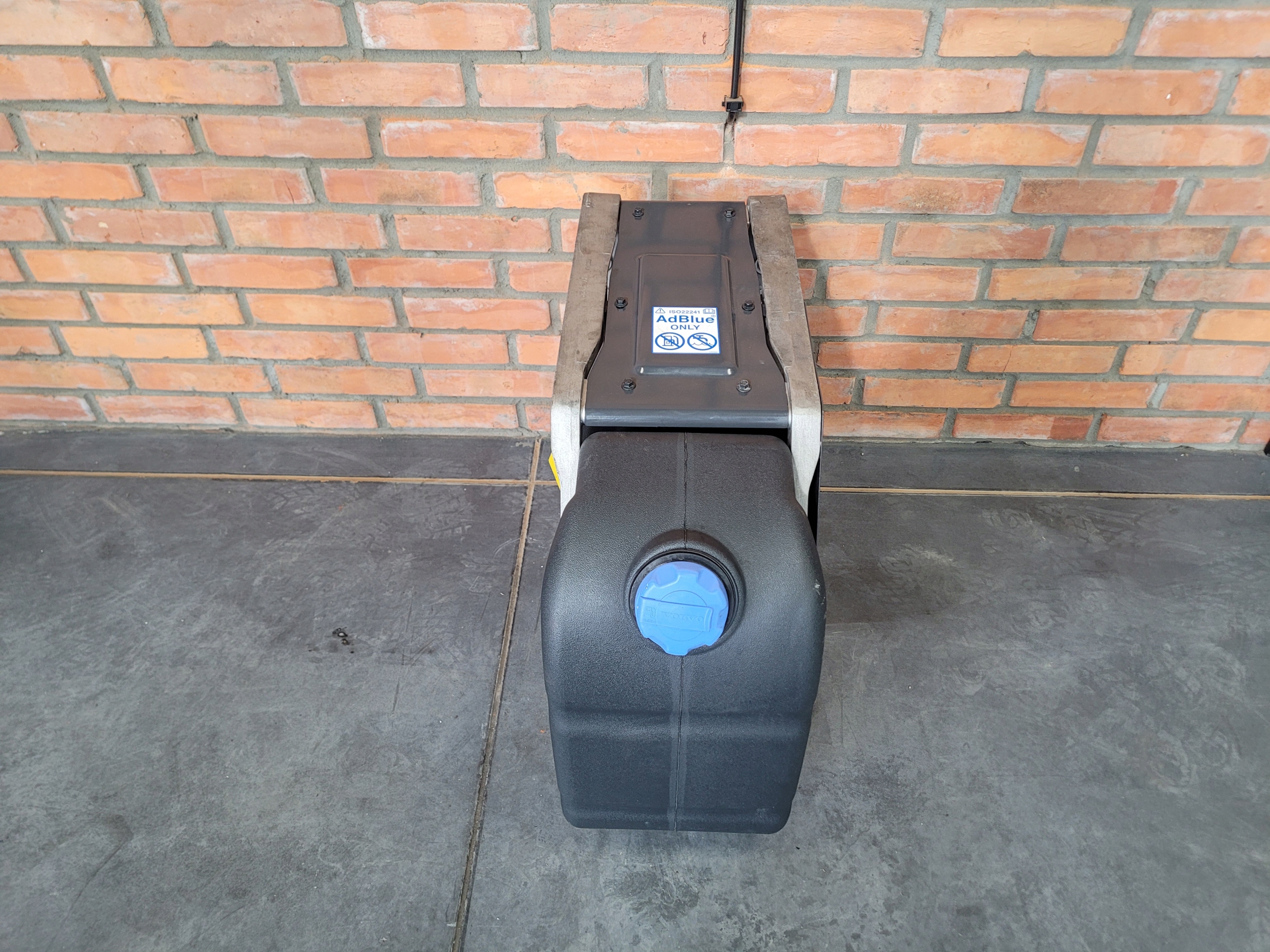 NOWY ZBIORNIK AdBlue RAMA VOLVO FH4 FH 4 FM4 RENAULT NOWY MODEL E6