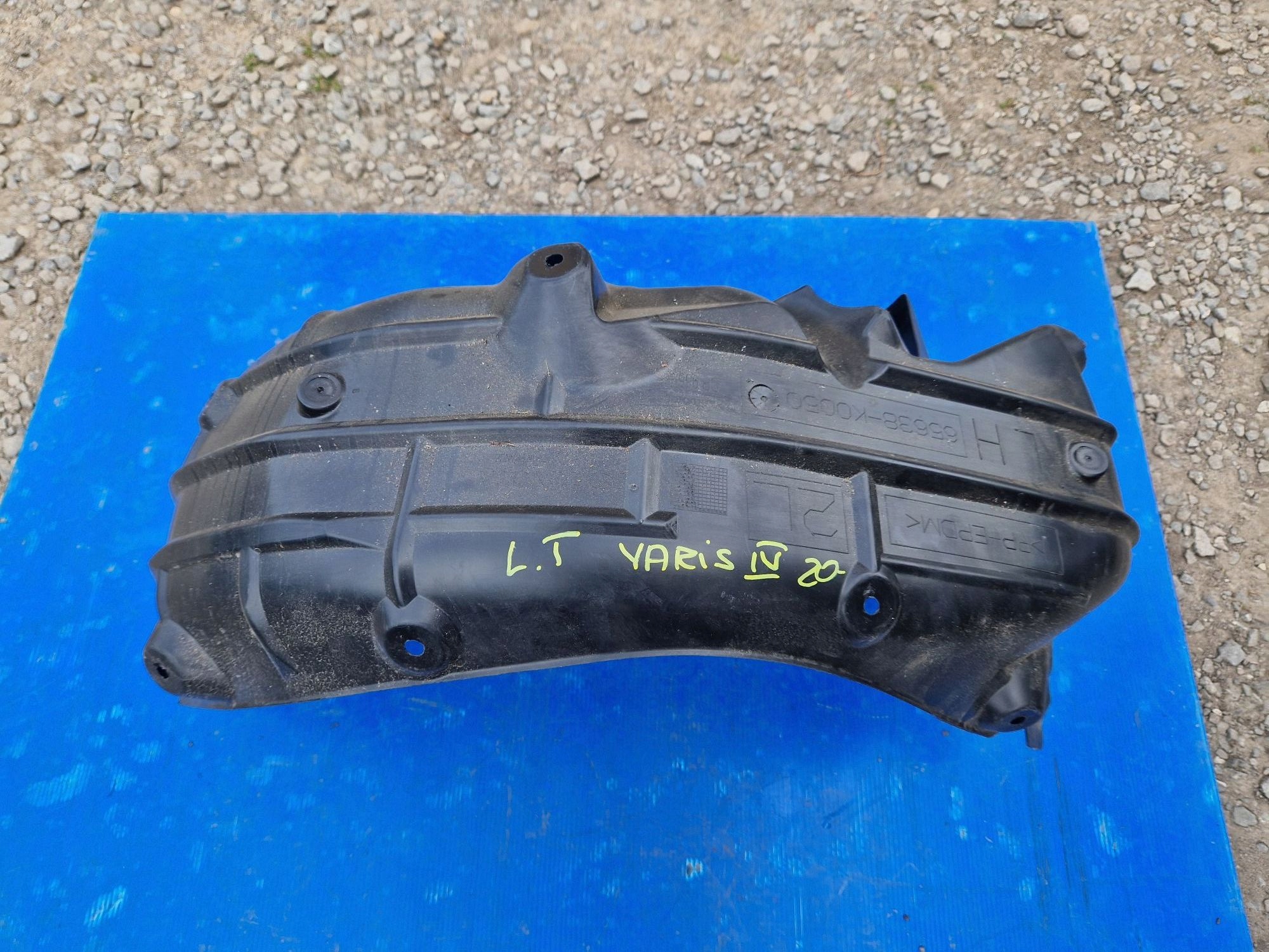 mudguard left rear. TOYOTA YARIS IV 2020R->