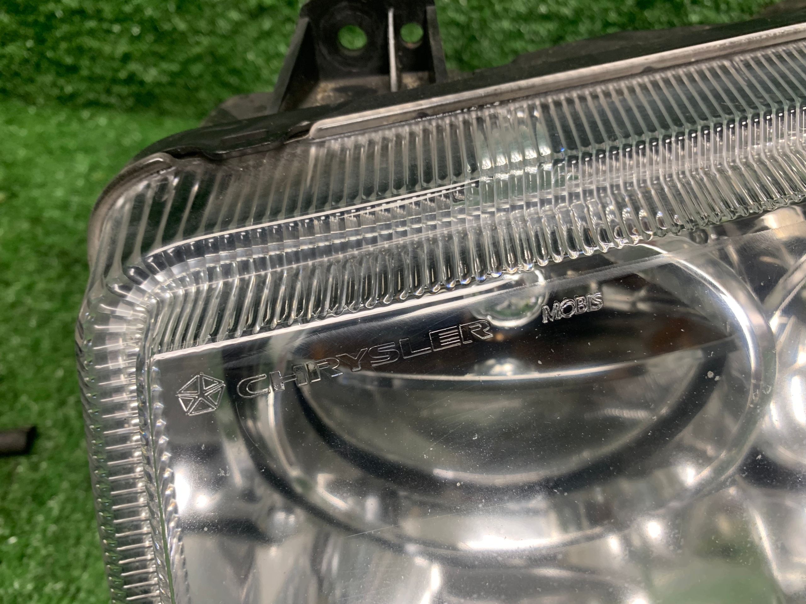 light left front Chrysler 300C 04-12 Xenon 57010761aa
