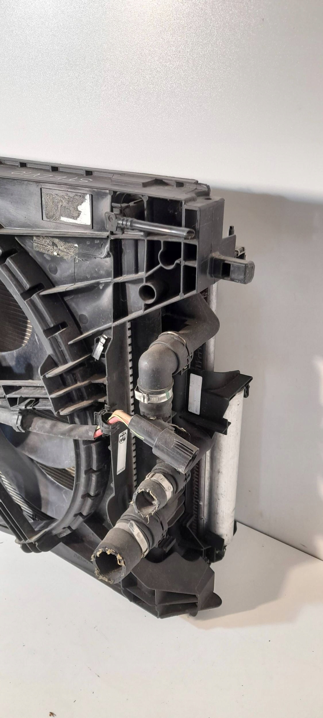 Alfa Romeo Stelvio 2,2D Komplet chladiče ventilátor (421)