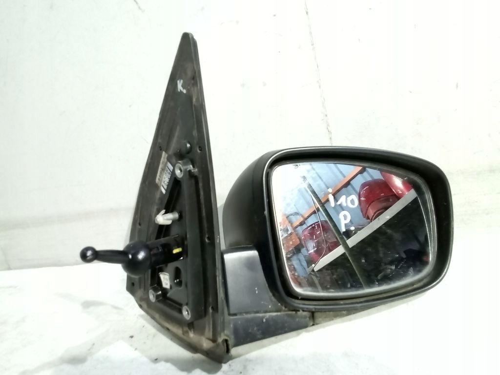 Hyundai i10 and mirror right manually