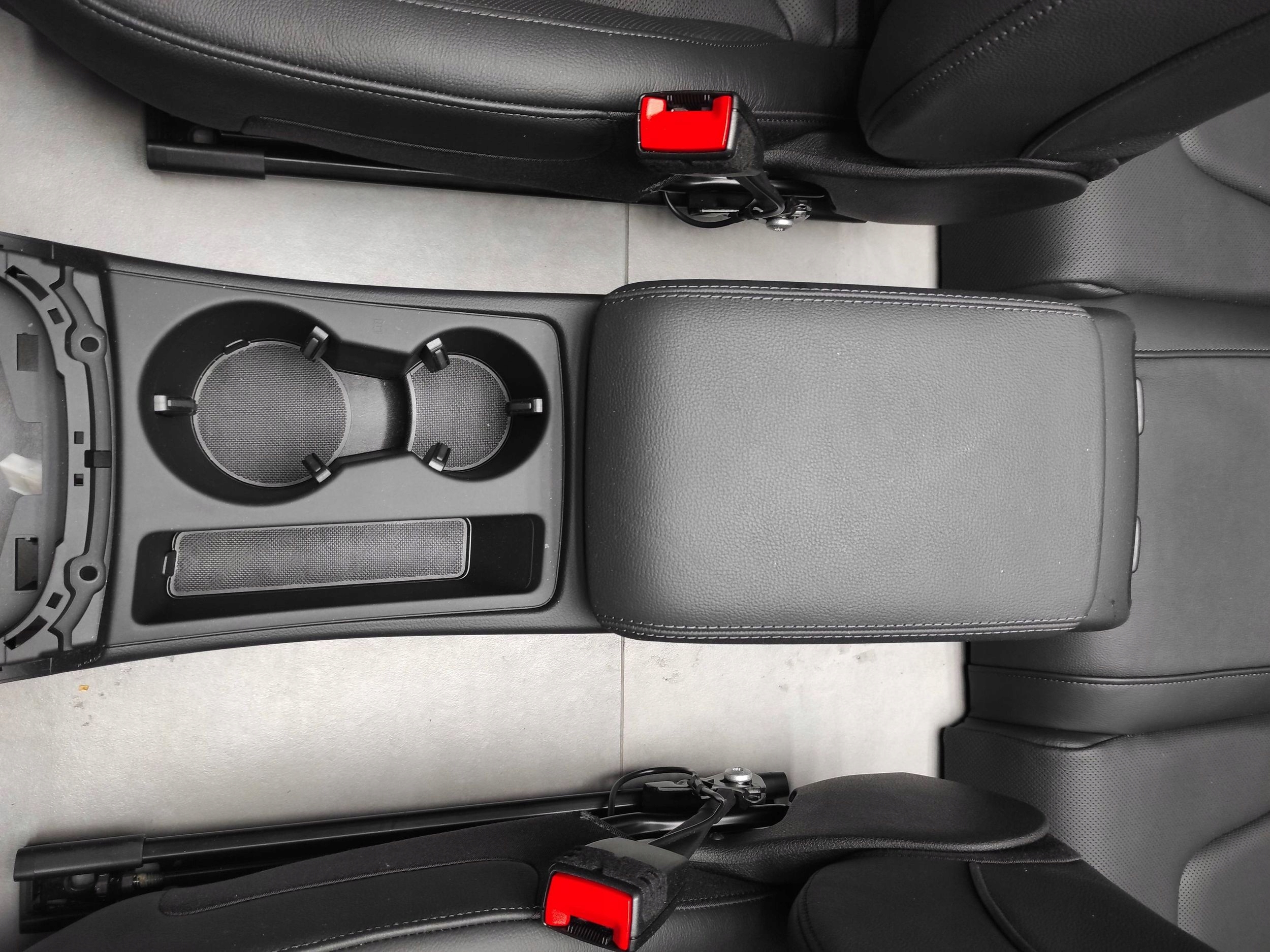Audi A5 8T seats side leather WENTYLOWANE