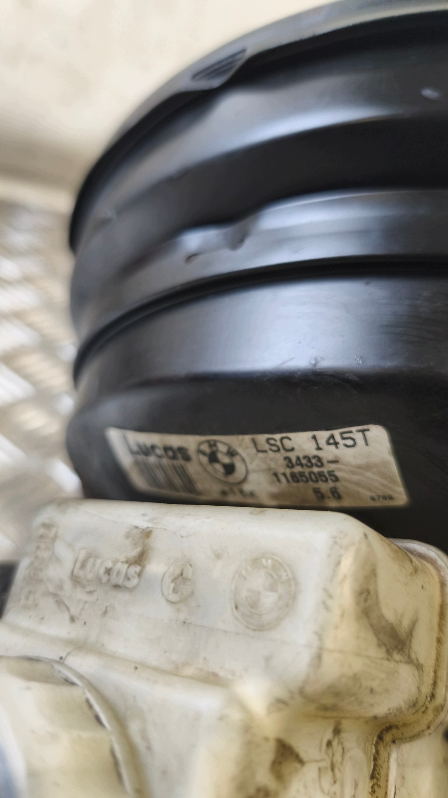 servo posilovač bŕzd BMW E39 520i 32481478