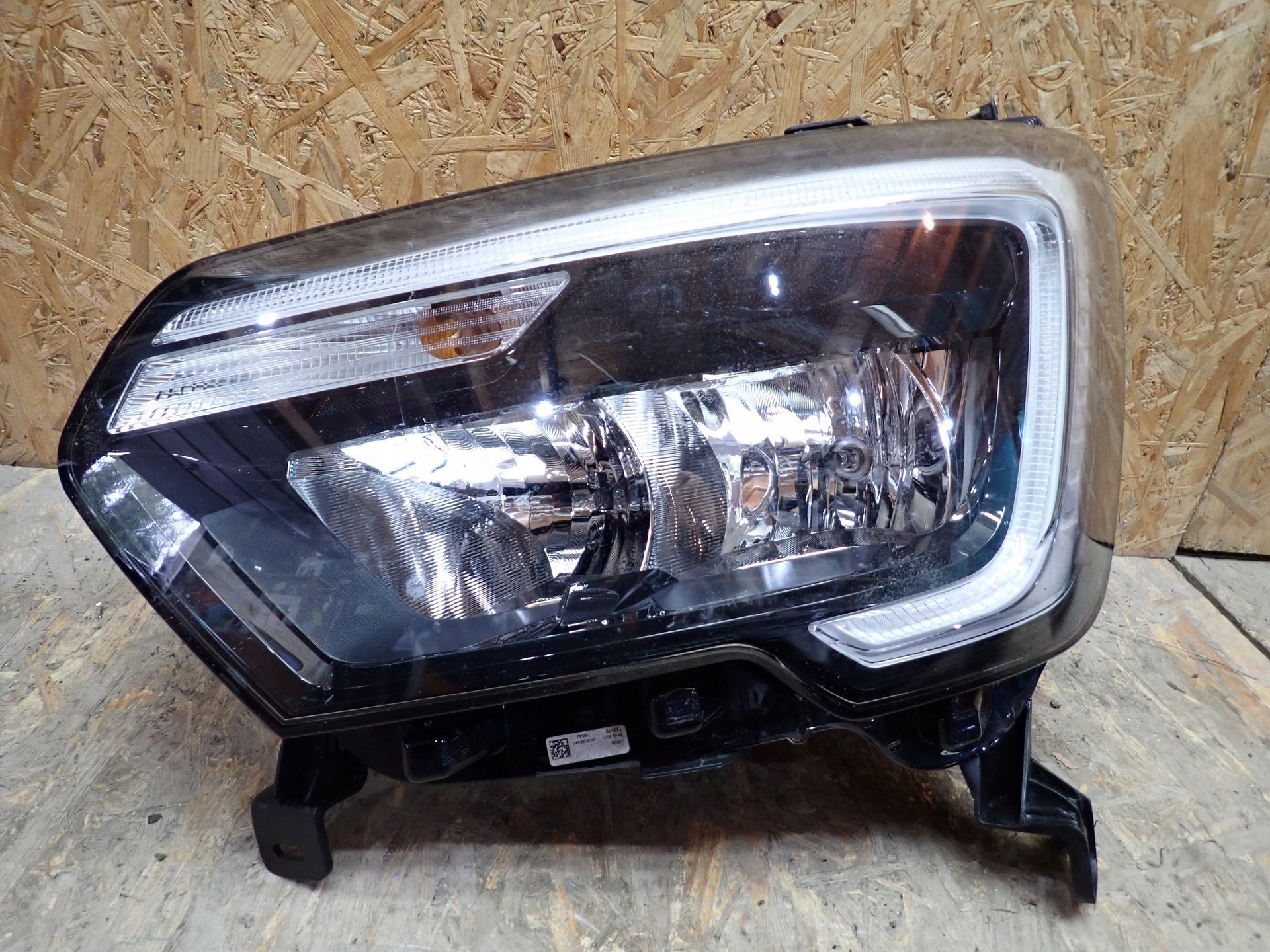 light left REFLEKTOR left RENAULT MASTER III LIFT IV 2019- 260607867R