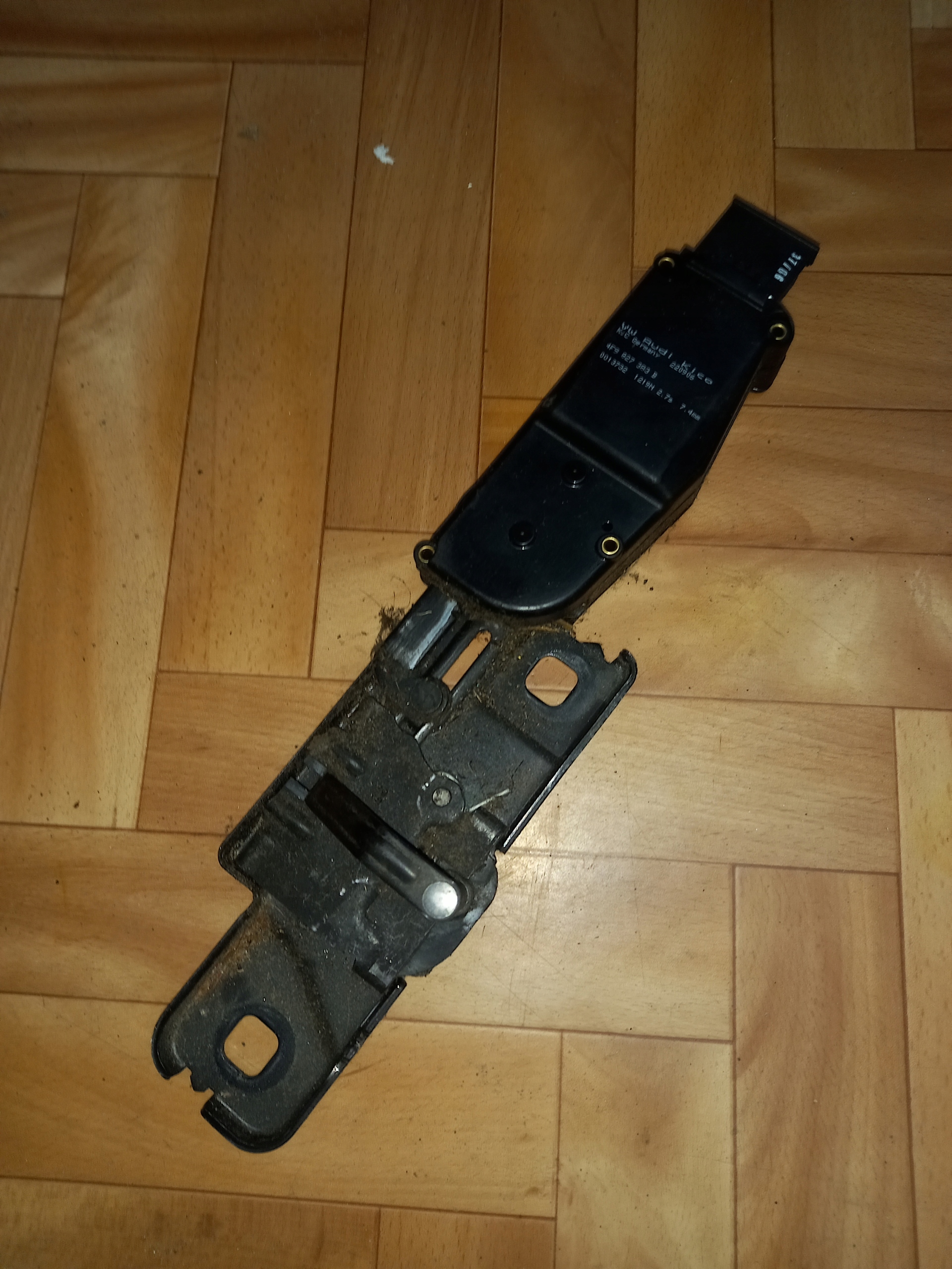 AUDI Q7l ЗАМОК DOCIAG КРЫШКИ BAGAZNIKAf9827383b