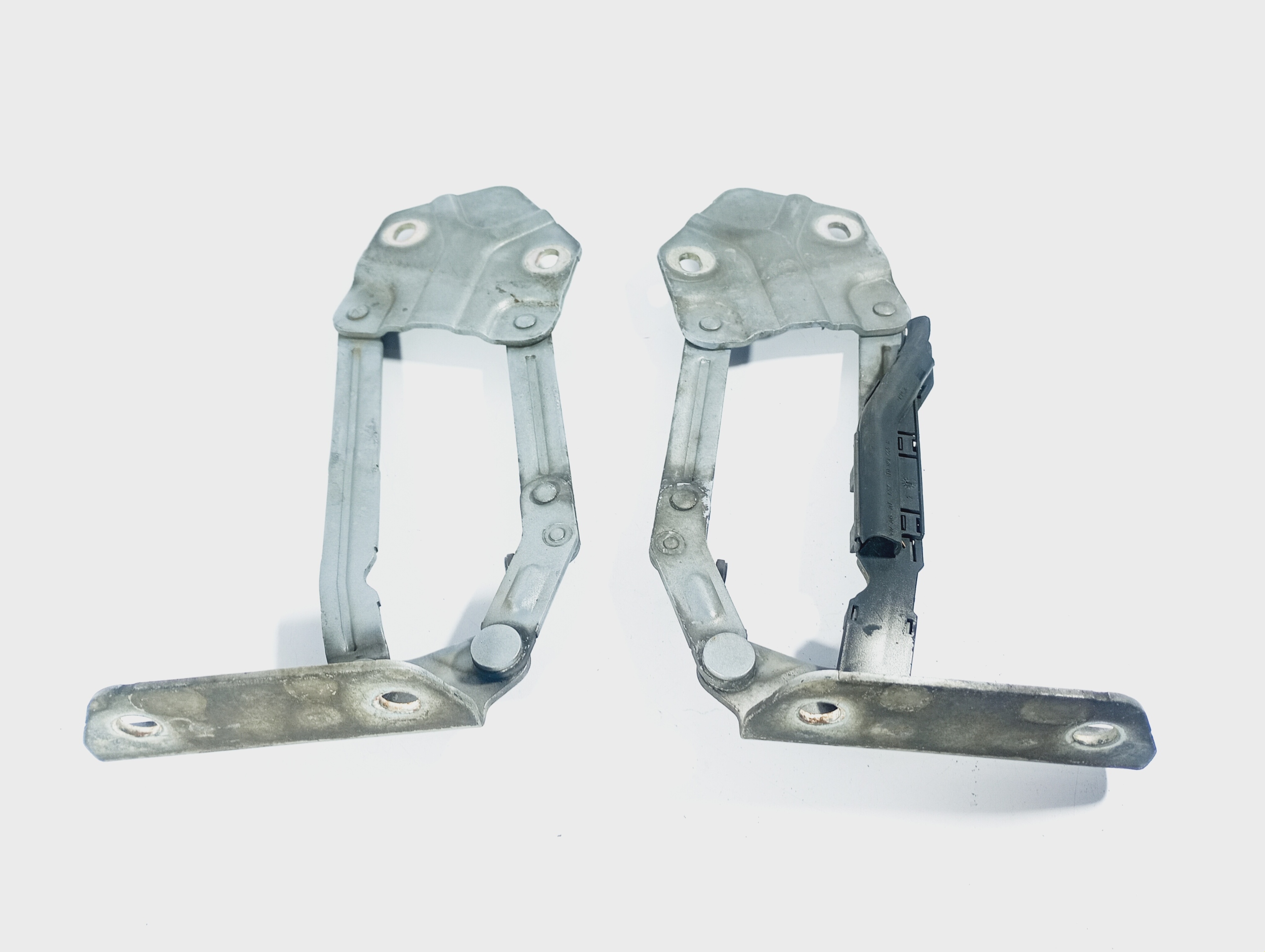 cerniere cofano anteriore OE 1T0823301E VW TOURAN 1 e 03-10