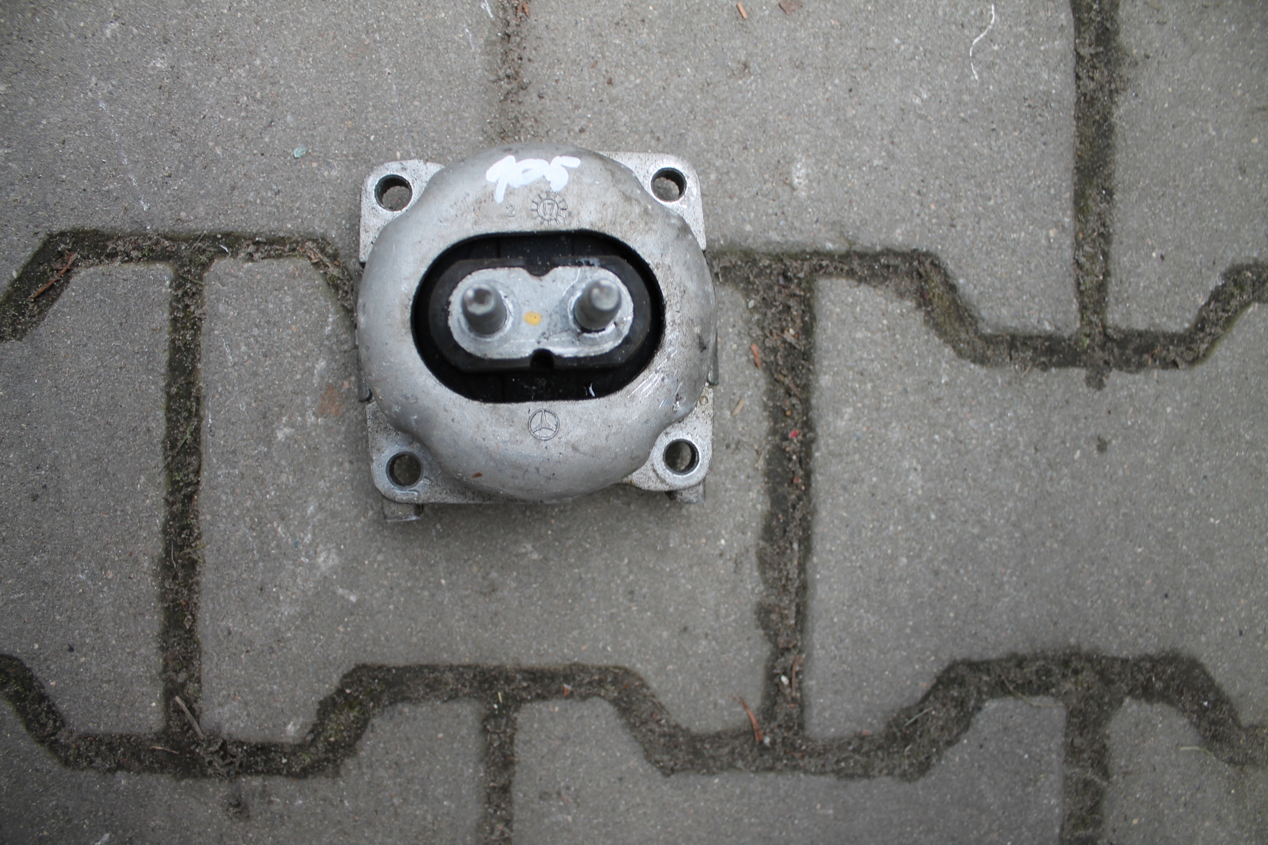 105. support gearbox, A1672406200