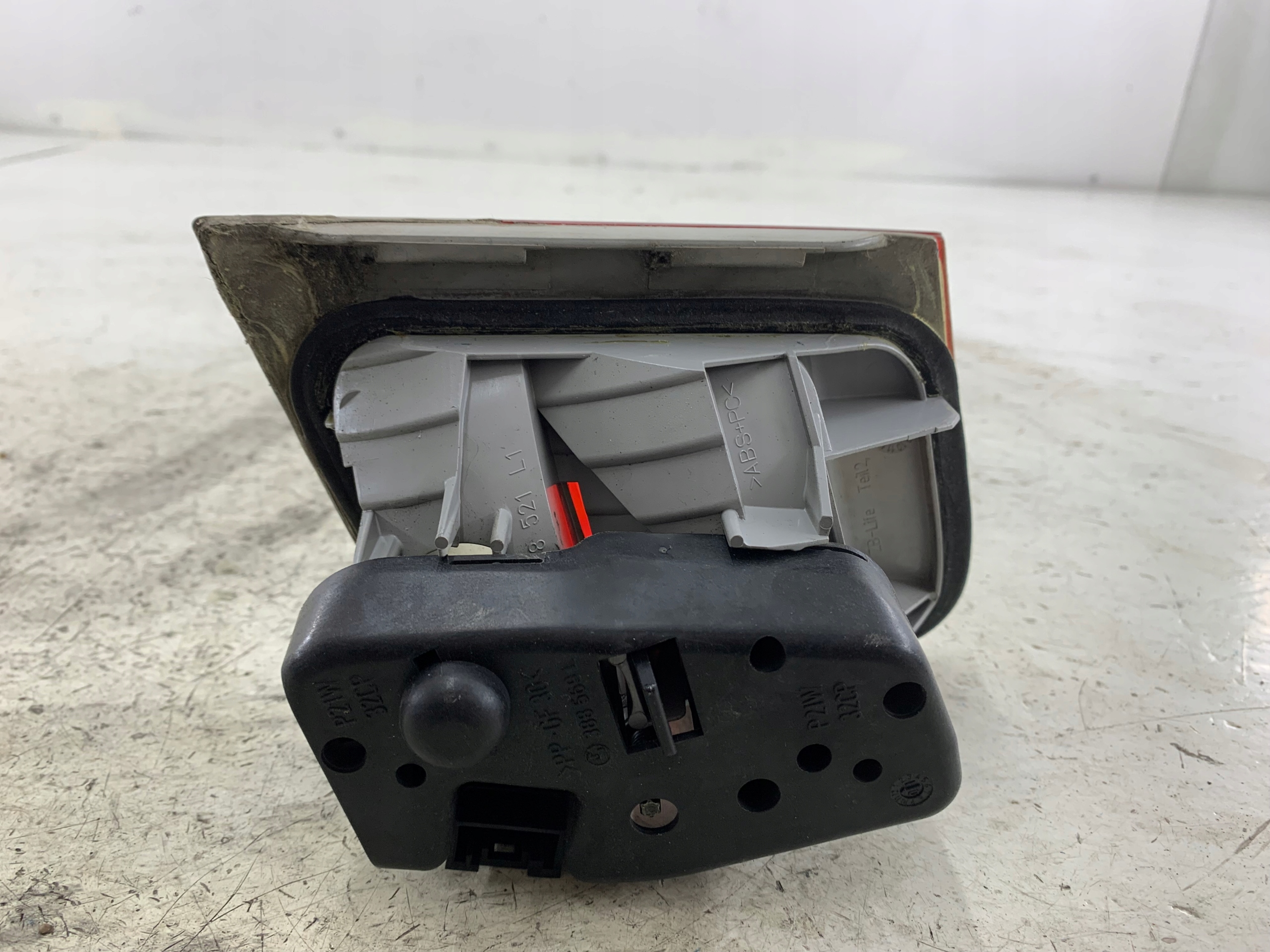 BMW E46 LIFT light left rear part trunk door 6910537