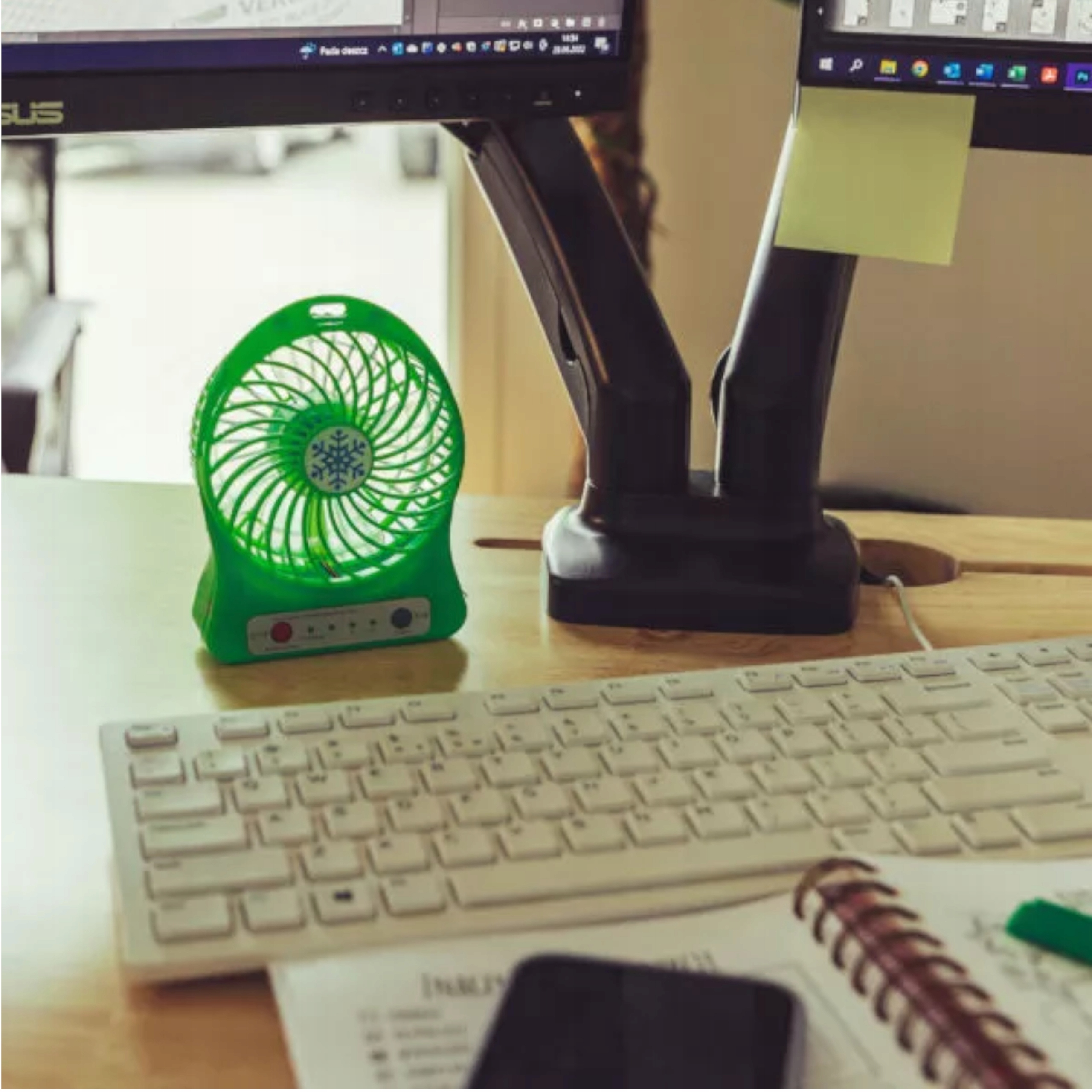 MOCNY WIATRAK MINI WENTYLATOR STOJĄCY BIURKOWY USB Z AKUMULATOREM Kod producenta 85944