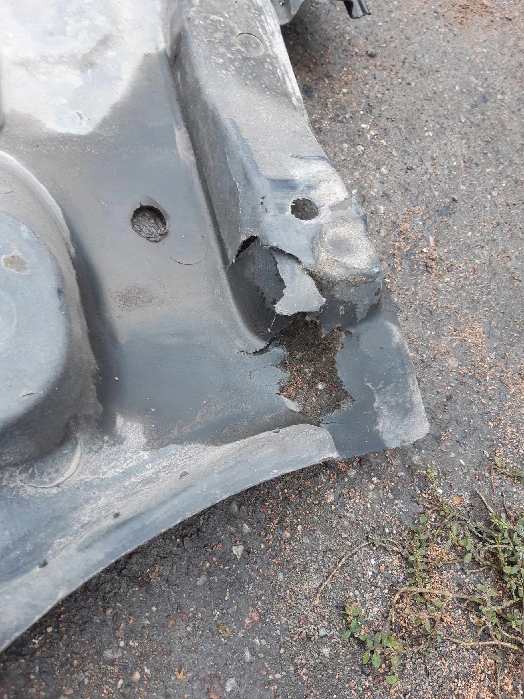 AUDI A6 C6 Blende Abdeckung abdeckung des Bodens Unterfahrschutz links 4F0825207C
