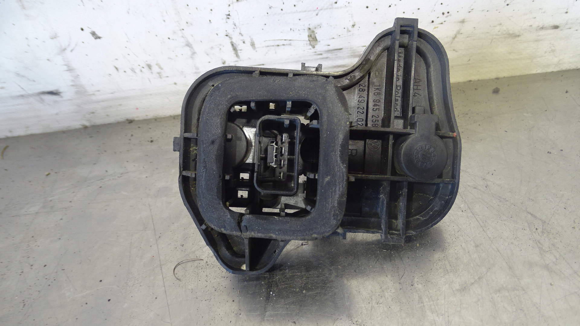WKŁAD LAMPY PRAWY TYŁ VOLKSWAGEN GOLF V 2.0SDI