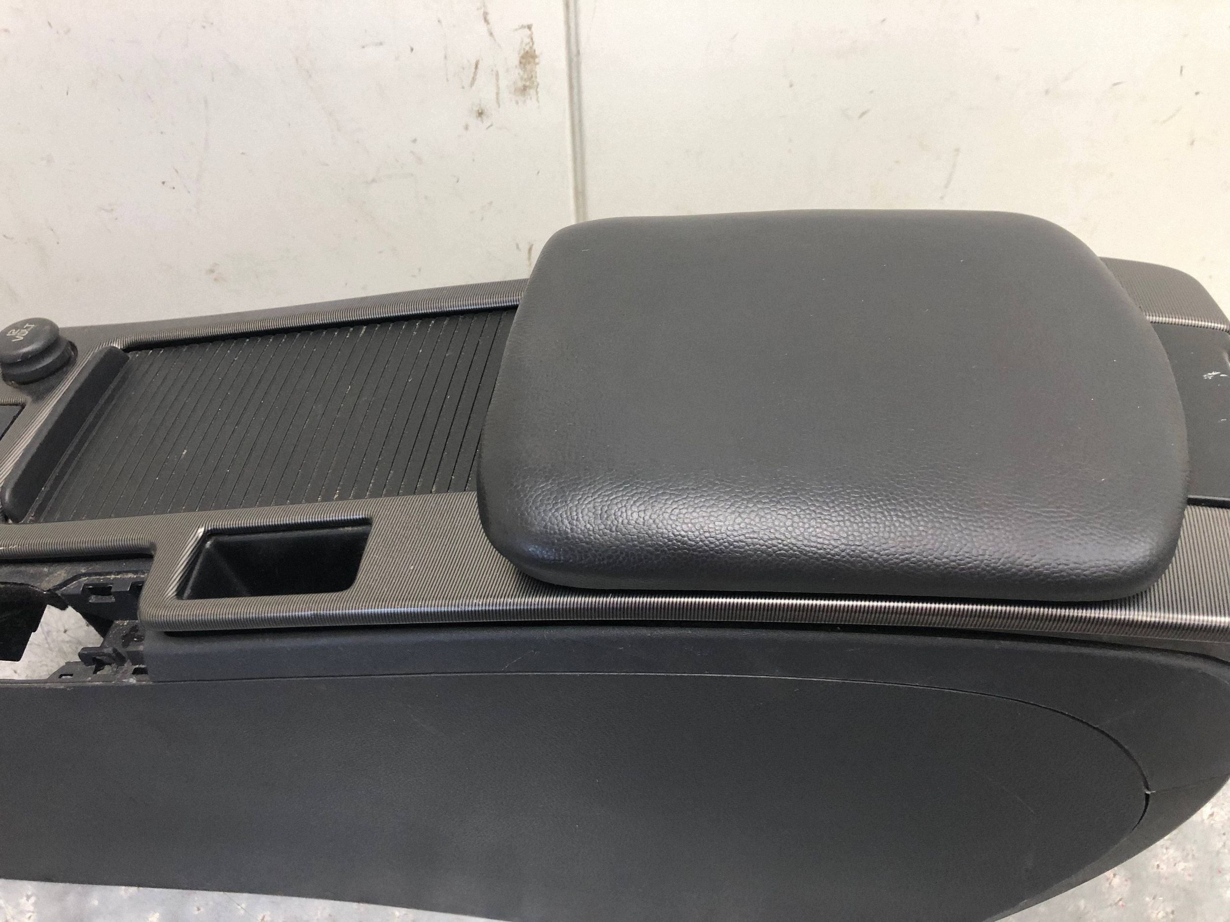 TUNEL mitte VOLVO C30 LIFT 30755374 30755375