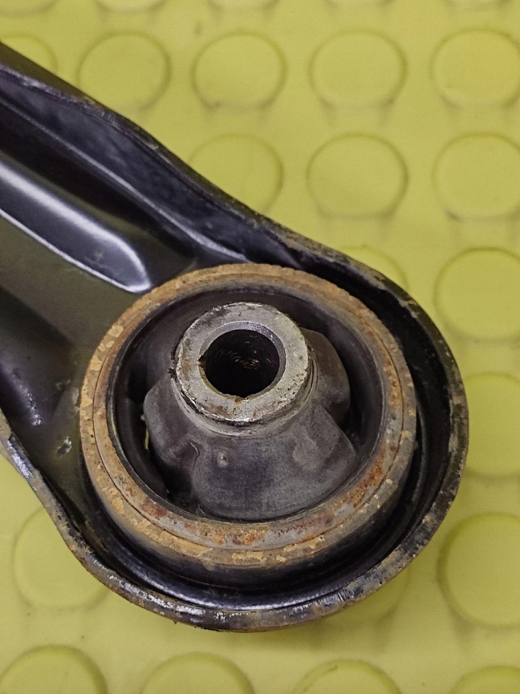TOYOTA YARIS 1.0 arm right front