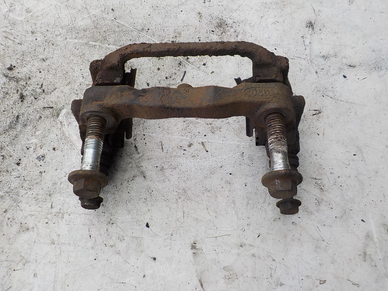 FORD TRANSIT MK7 2.4 TDCI JARZMO ZACISKU TYL BLIZNIAK