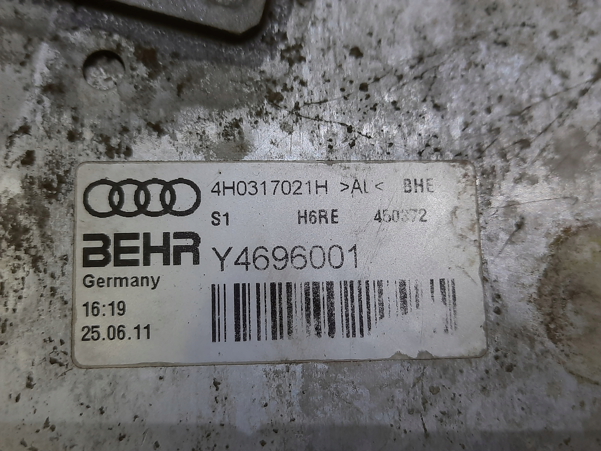 AUDI A8 D4 4.2 FSI CHŁODNICZKA OLEJU 4H0317021H Typ samochodu Samochody osobowe