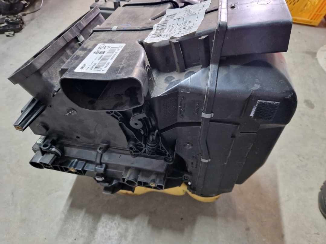 Audi A4 S4 B8 радиатор отопителя 8X1820001D