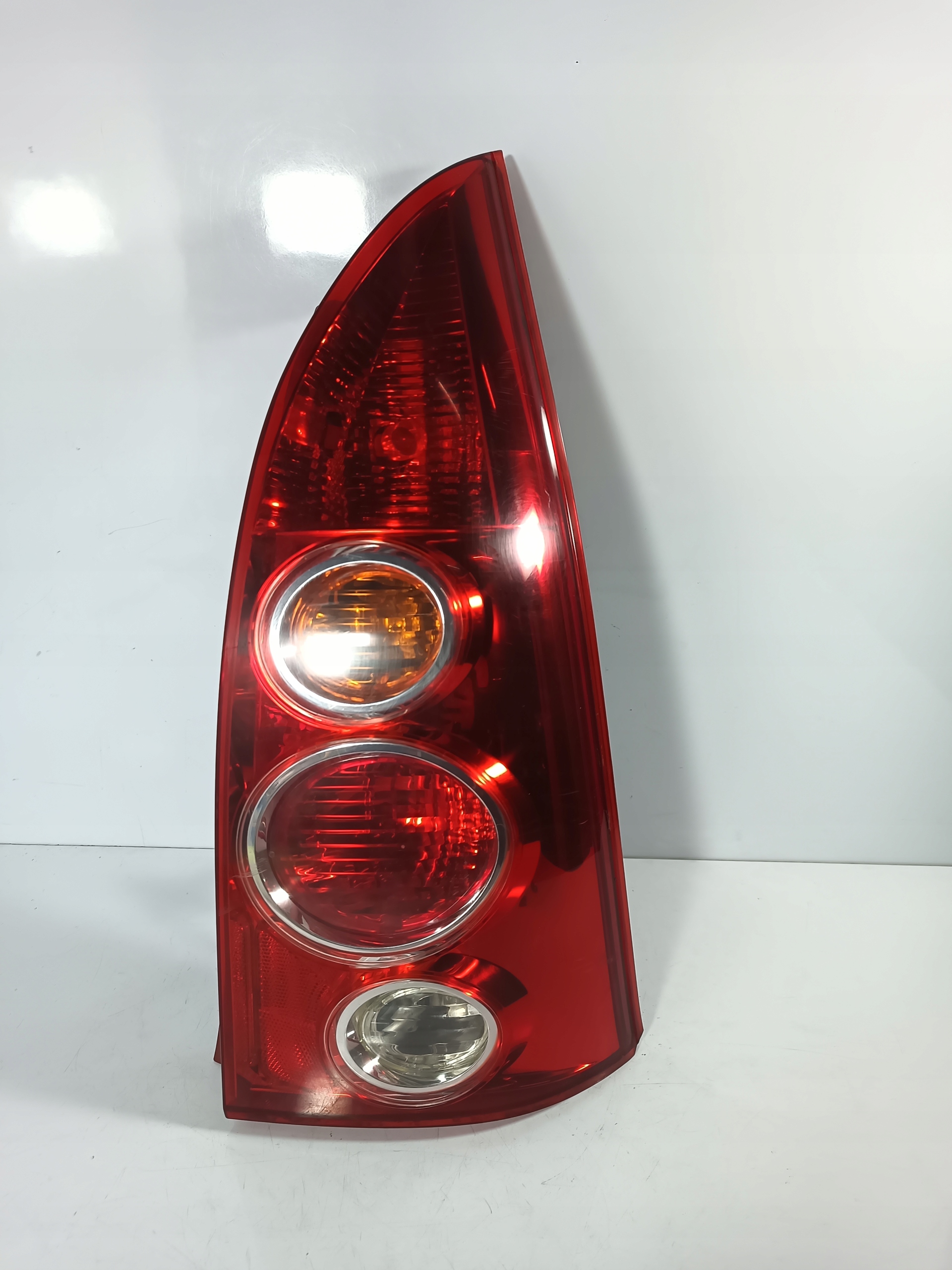 Mazda PREMACY 1 and LIFT 99-05 light rear rear part right