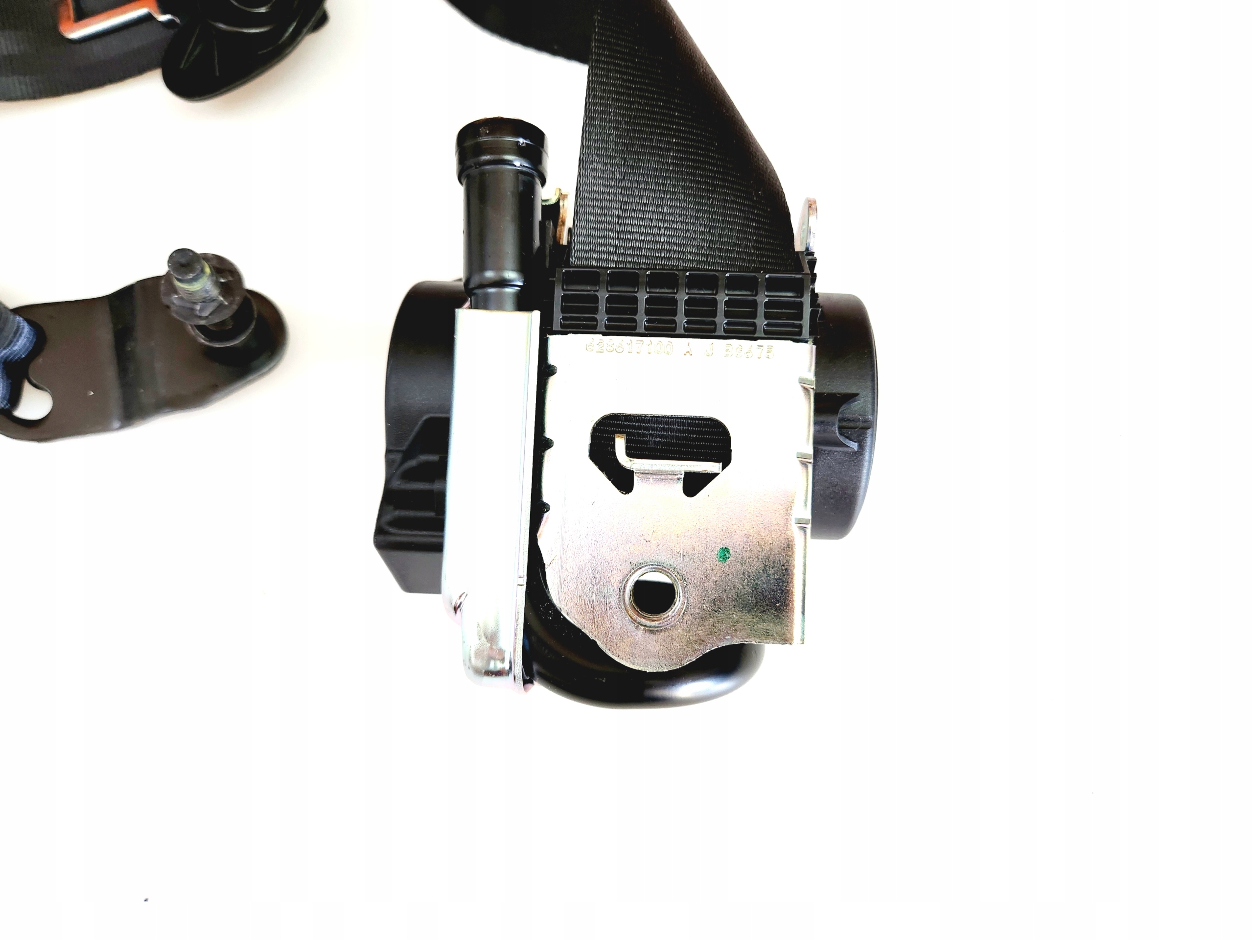 tension belt safety front driver´s left LAND ROVER DEFENDER II 19+ OE