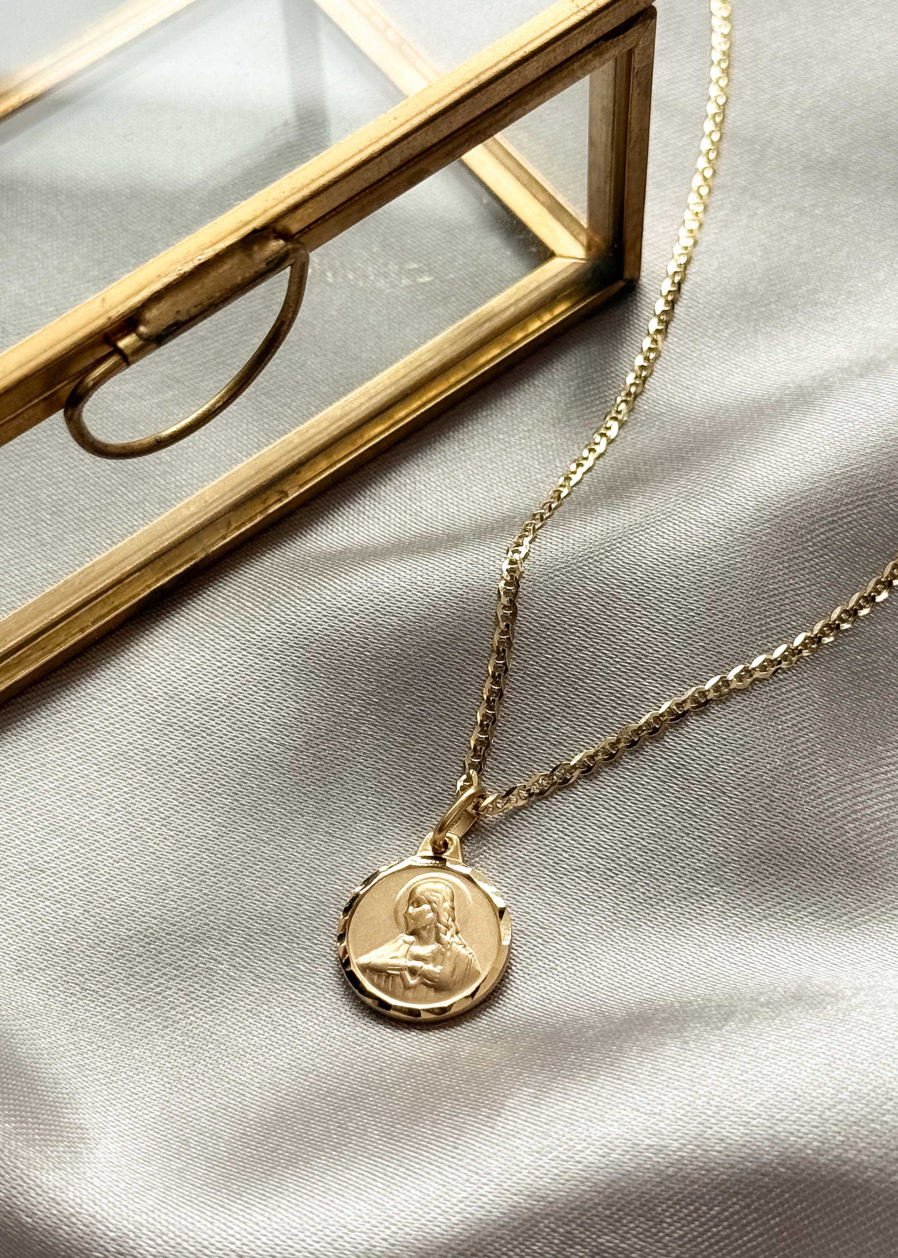 ZŁOTY ŁAŃCUSZEK GUCCI Z MEDALIKIEM NA KOMUNIĘ ŚWIĘTĄ CHRZEST 14KT 585 Marka Goldmark