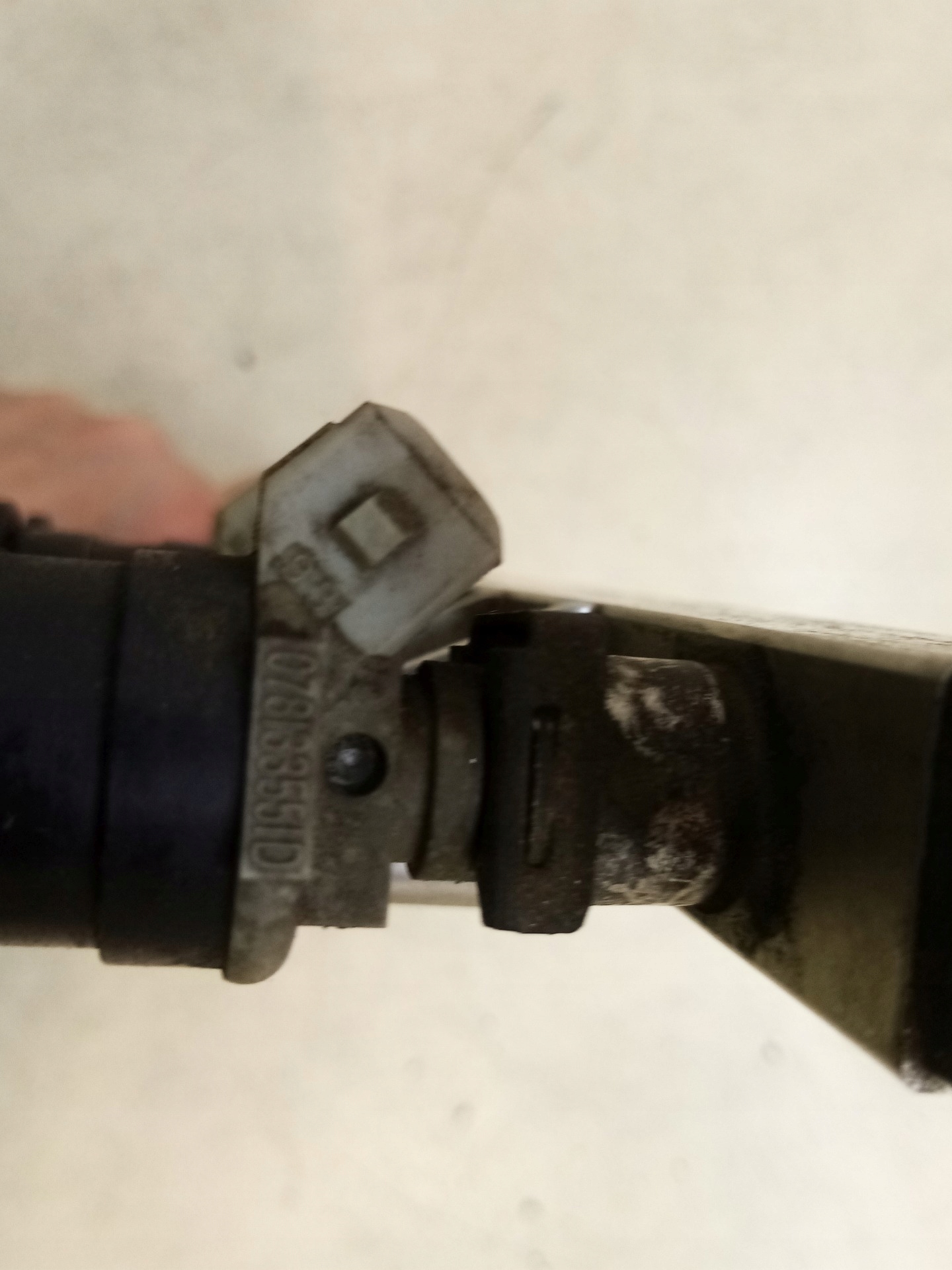 Kraftstoffverteiler Einspritzleiste AUDI 2.0