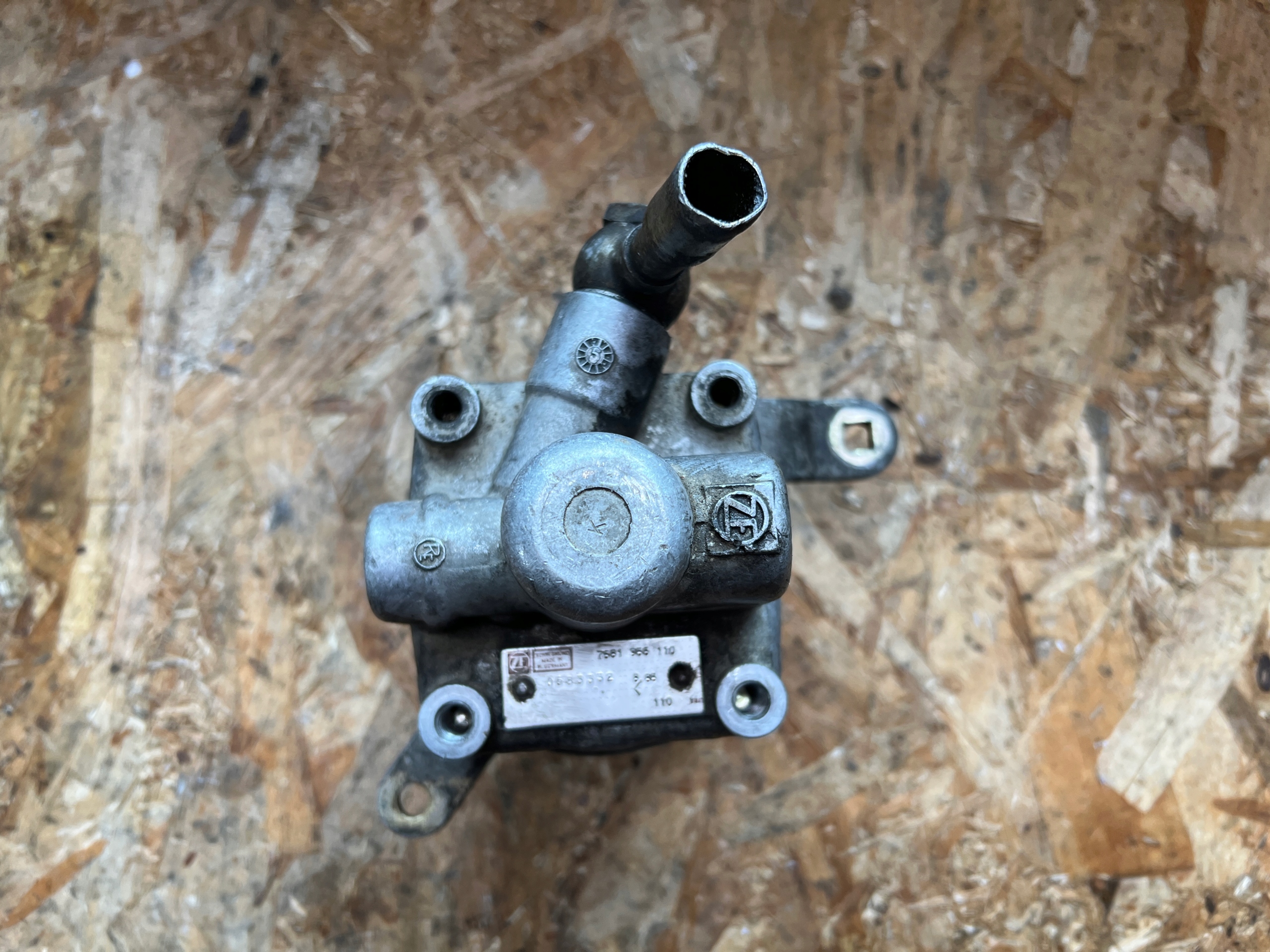 servo pump BMW E30 1.8 7681955110 110 BAR