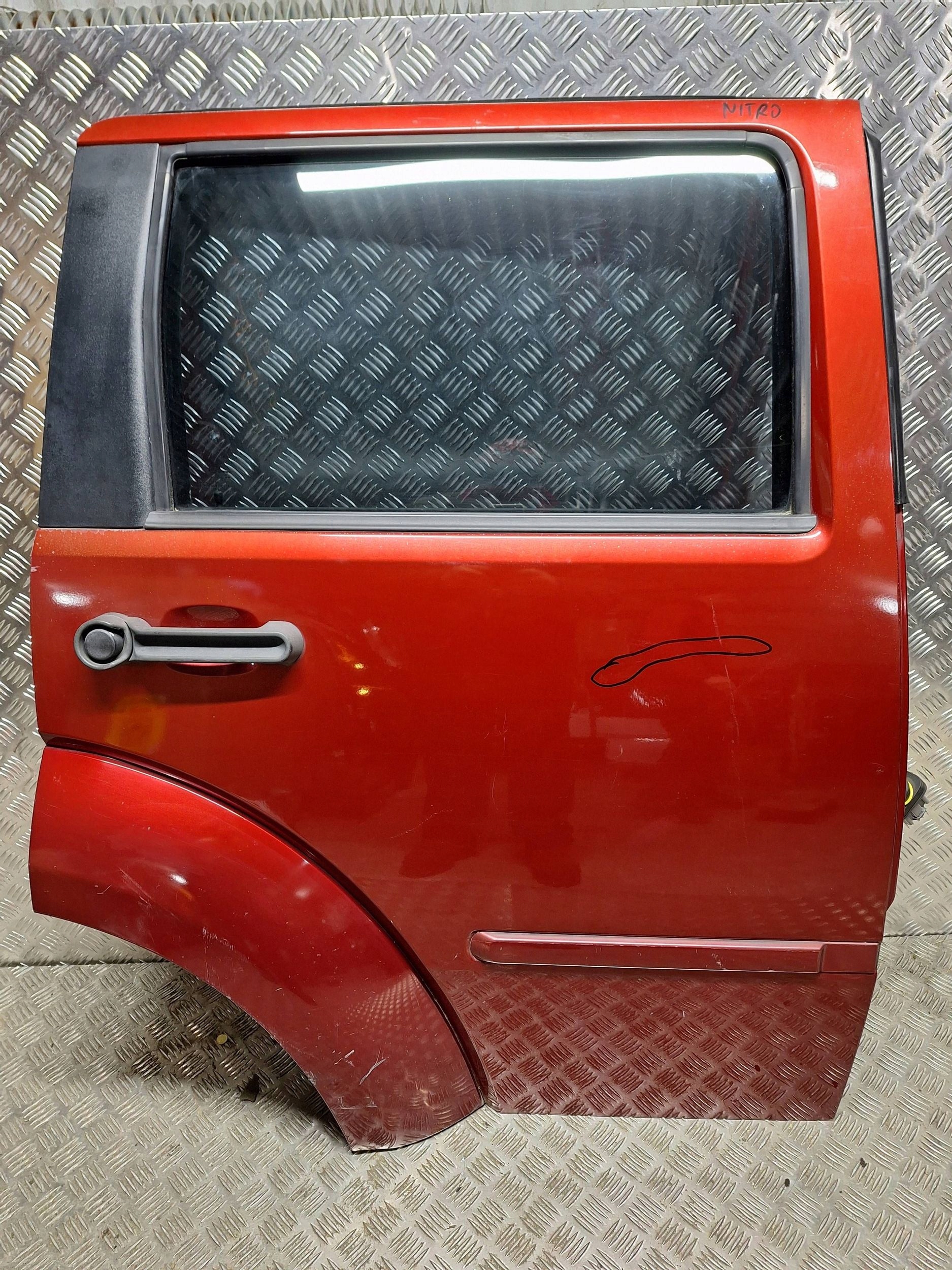 door rear part right DODGE NITRO complete 06-11 complete