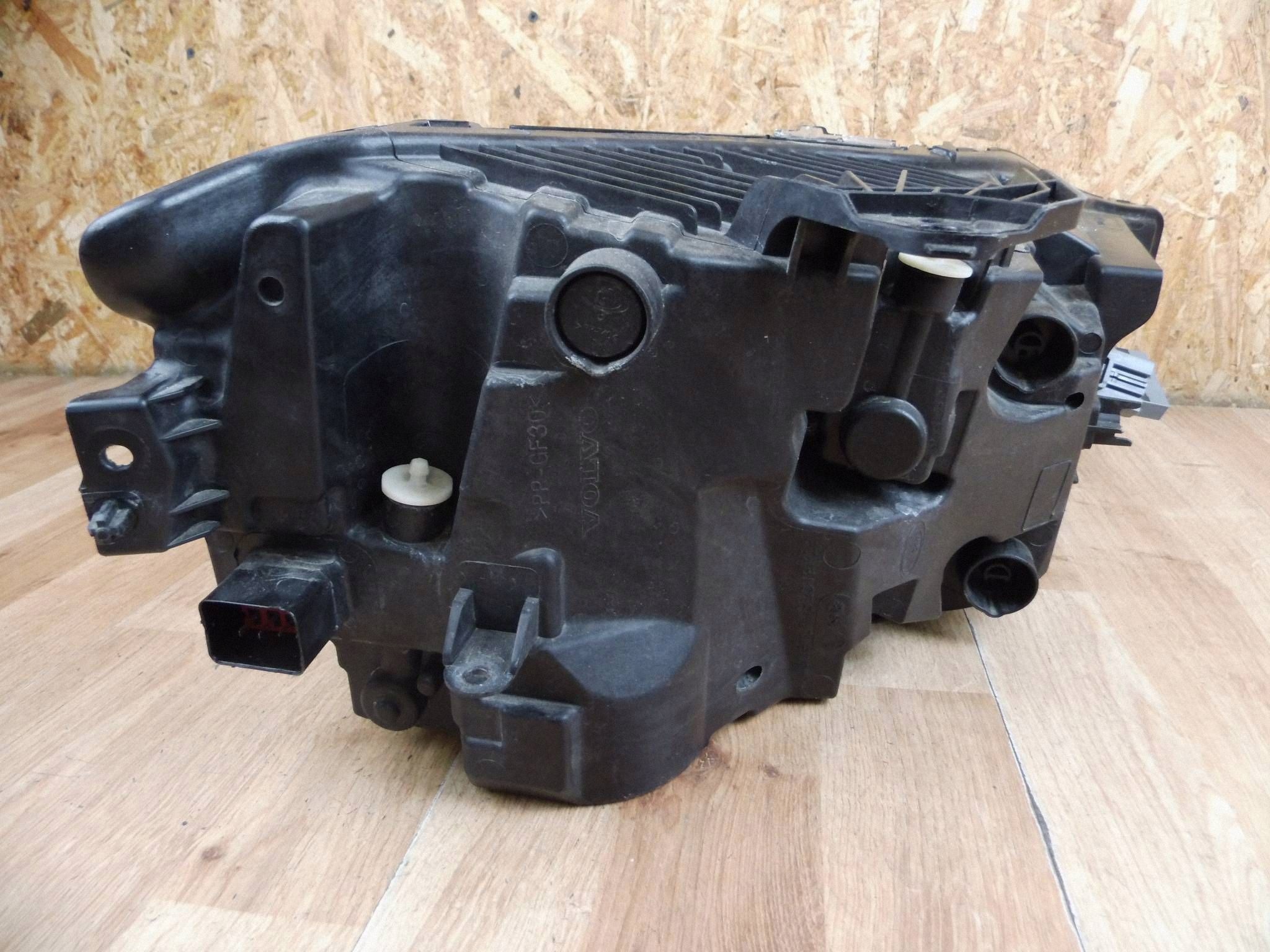 Volvo XC60 II 2023+ LIFT light left front front left 32404705