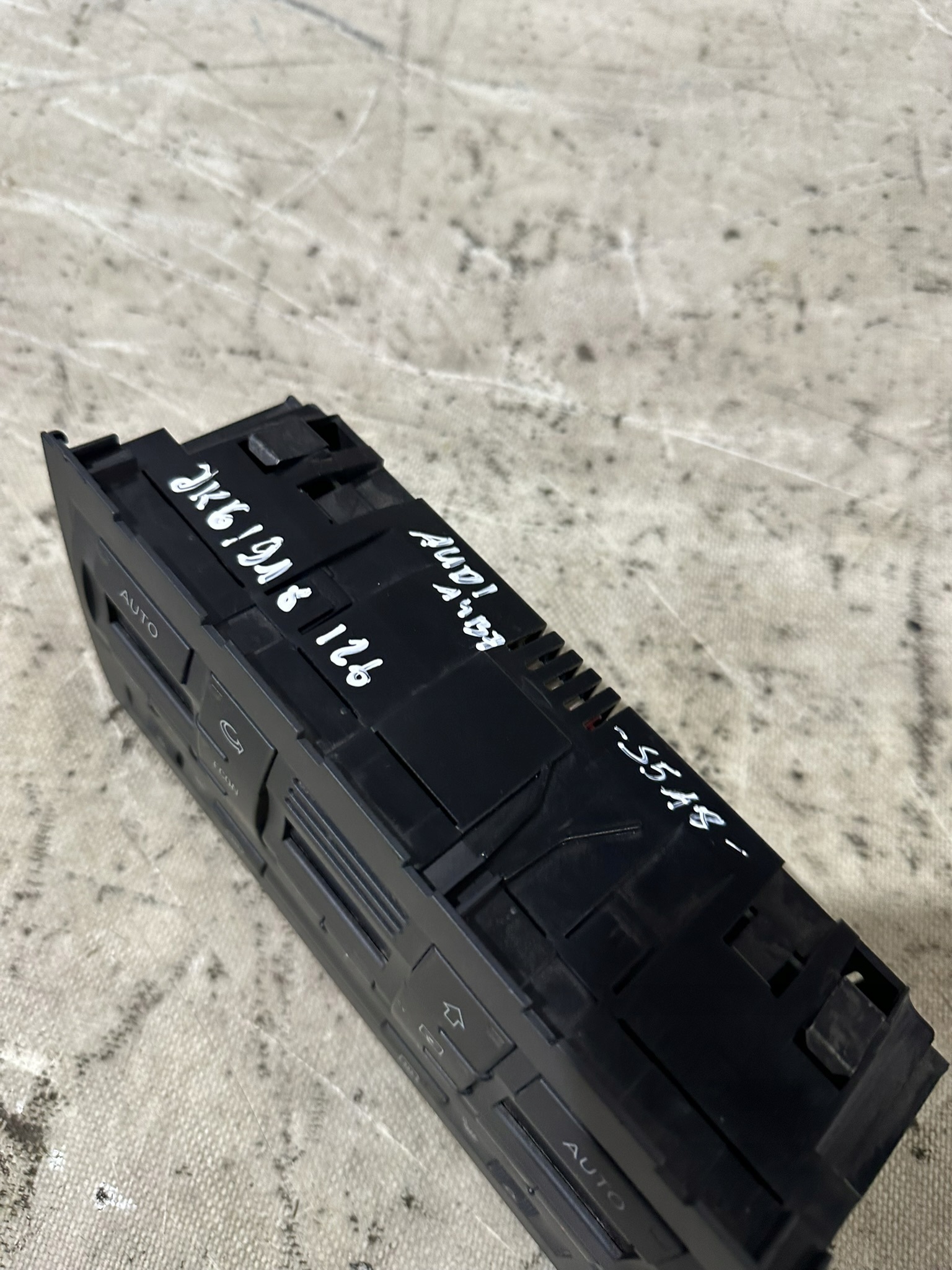 panel ovládání klími klimatizaci AUDI A4 B7 8E0820043BM