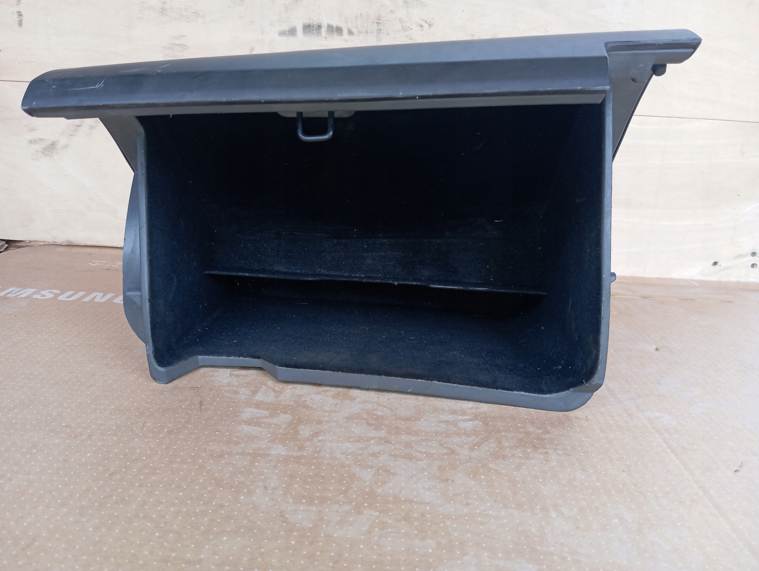 бардачок пассажира европа 55550-47040 TOYOTA PRIUS 2 II XW20 03-11