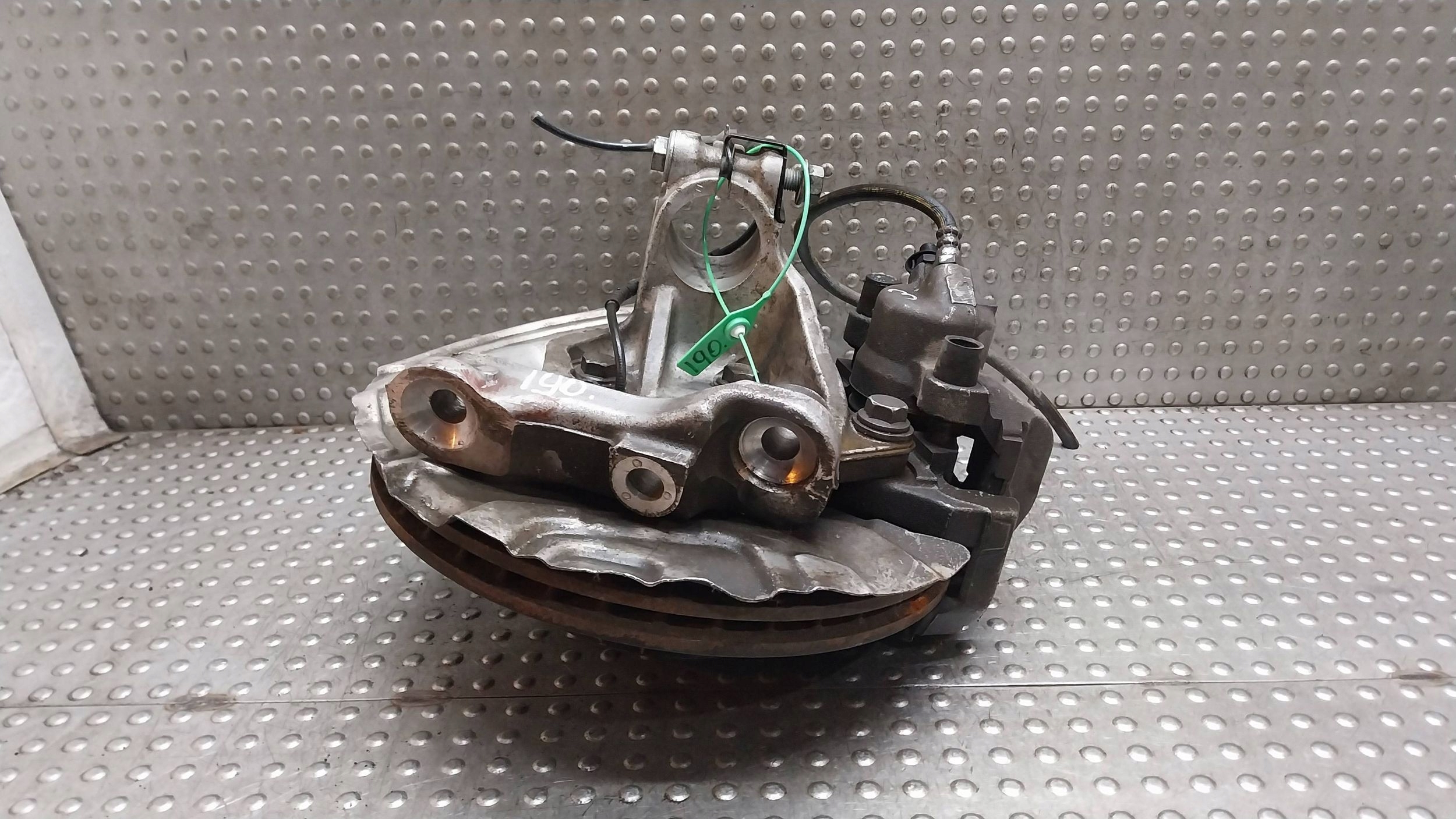 swing of the pivot caliper right front 6764444 BMW E90 E91 E92 E93 E81 E82 E87