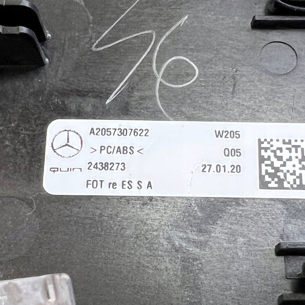 молдинг декоративная обивка Двери задних правой MERCEDES A2057307622