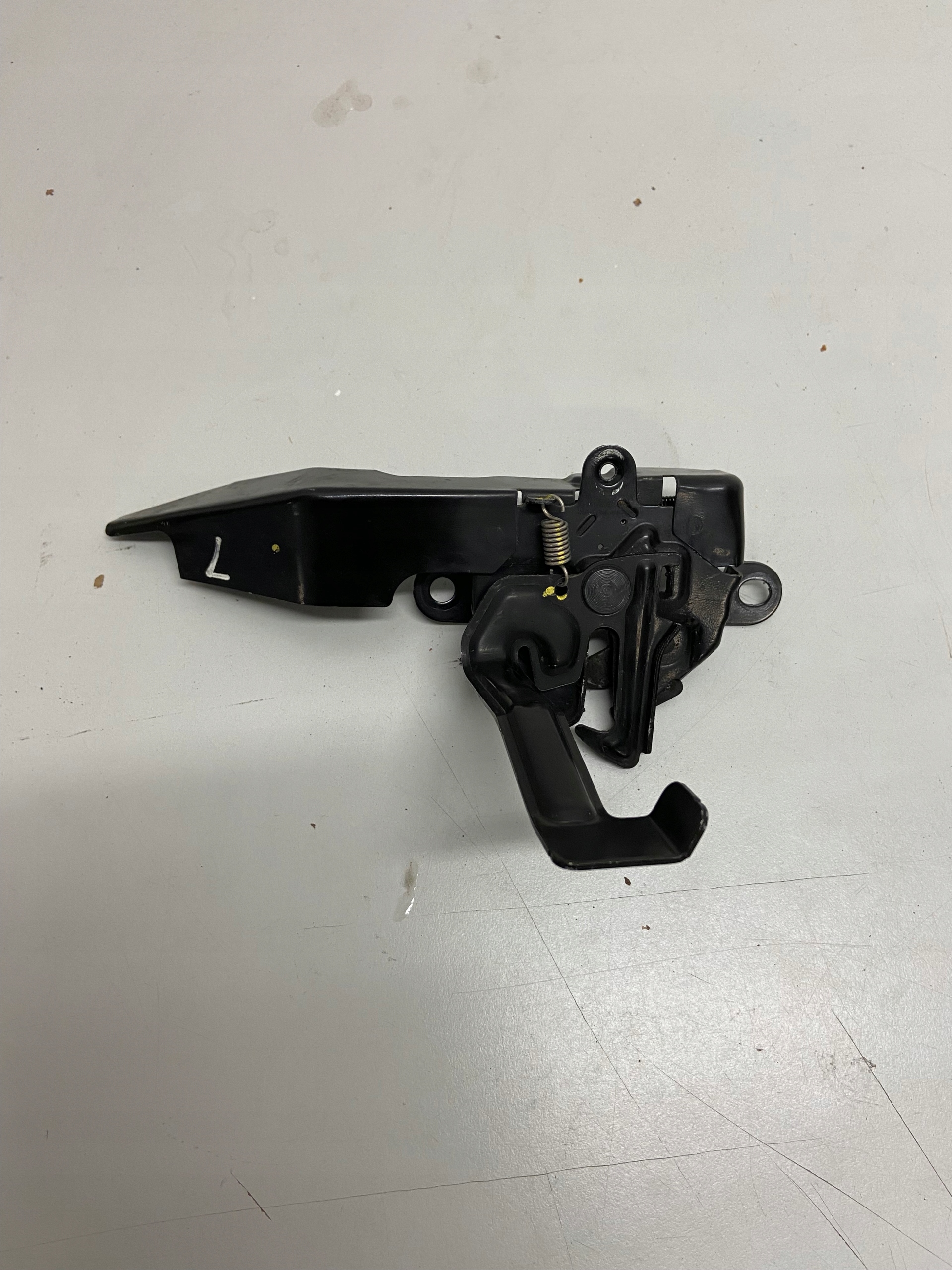 ЗАМОК КАПОТА КАПОТА ДВИГУНА TOYOTA YARIS III