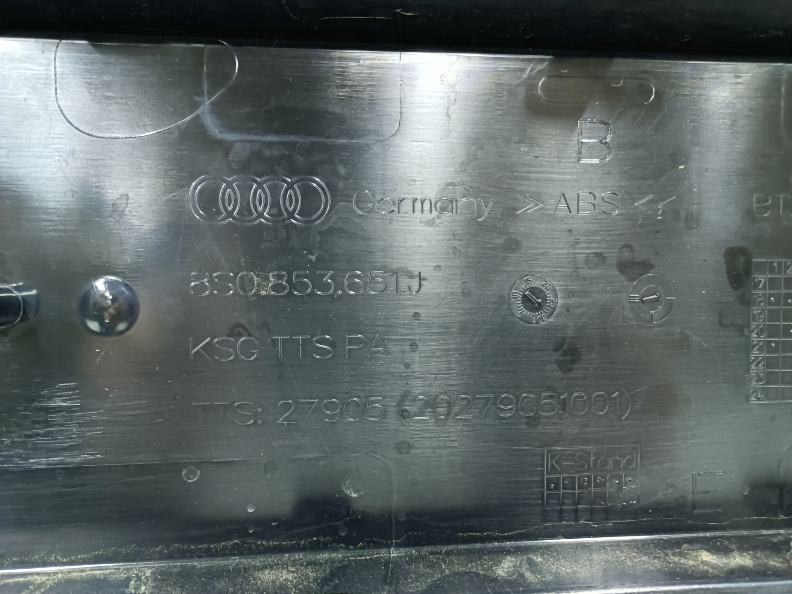 AUDI TT TTS ATRAPA GRIL 8S0853651J Producent części Audi OE