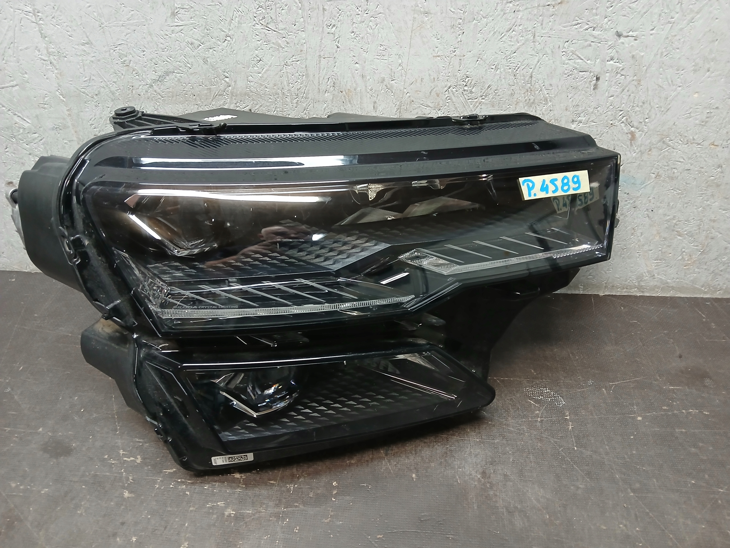 light front right SKODA KAROQ LIFT FULL LED 57B941036