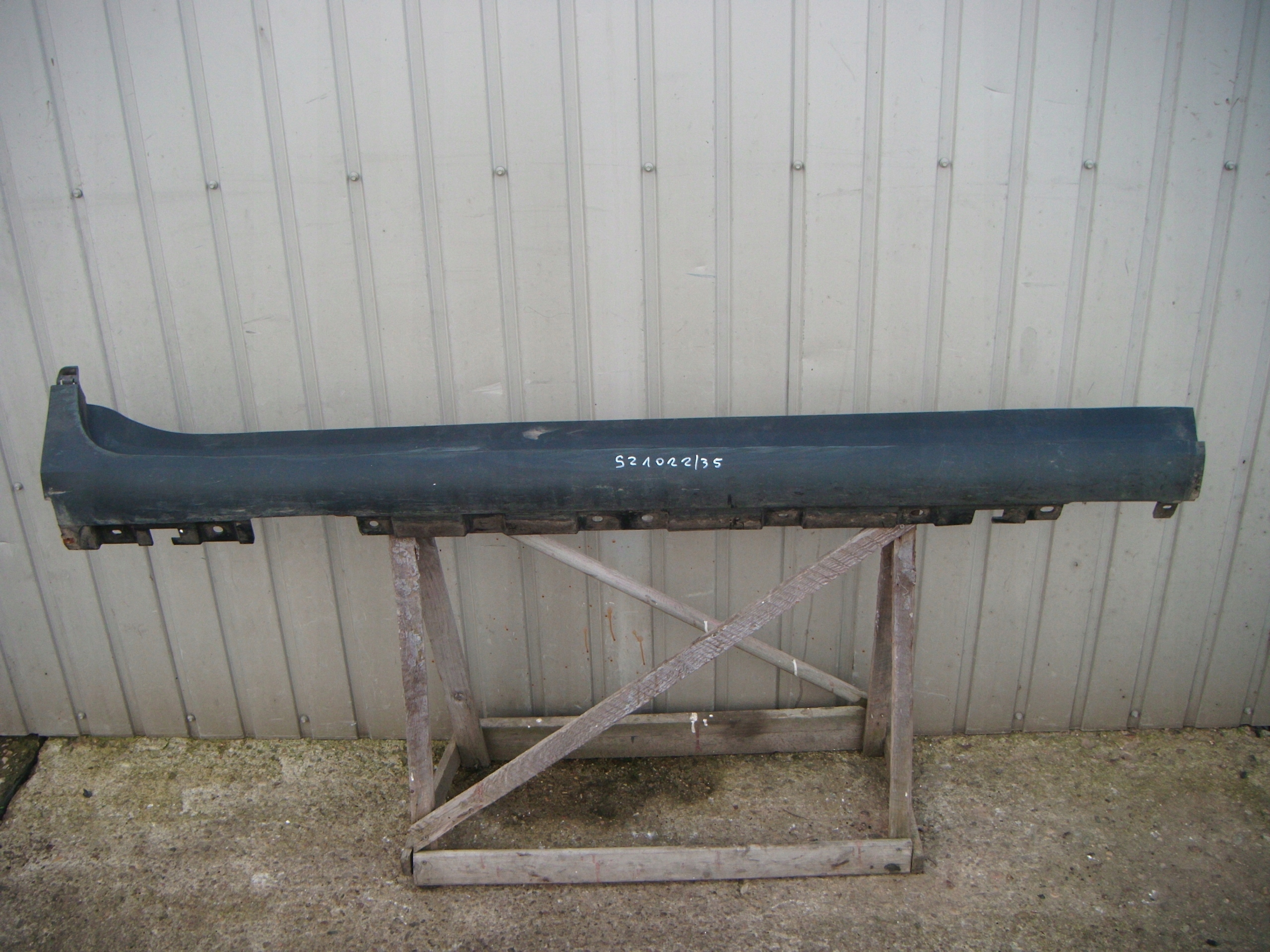 BMW X3 F25 LISTWA PROGOWA PRAWA 7210080