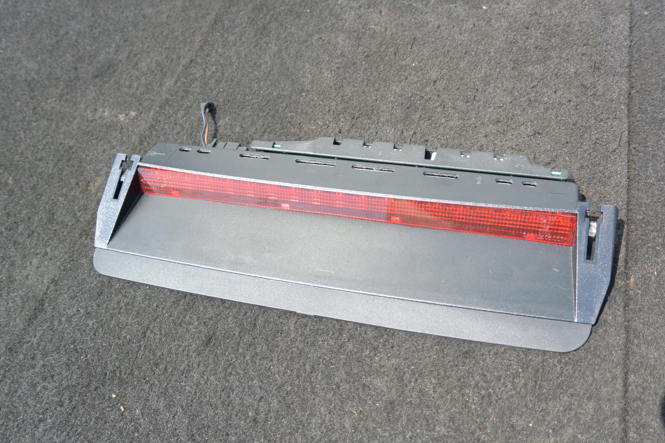 LAMPA TRZECIE ŚWIATŁO STOP STOPU TYŁ TYLNE VW PASSAT CC LIFT ORYGINAŁ