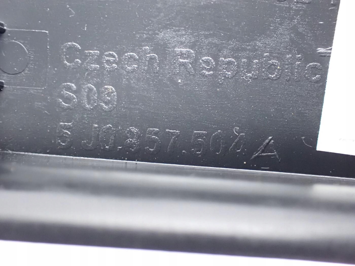 защита консоли правая европа 5J0857504A SKODA ROOMSTER 13R