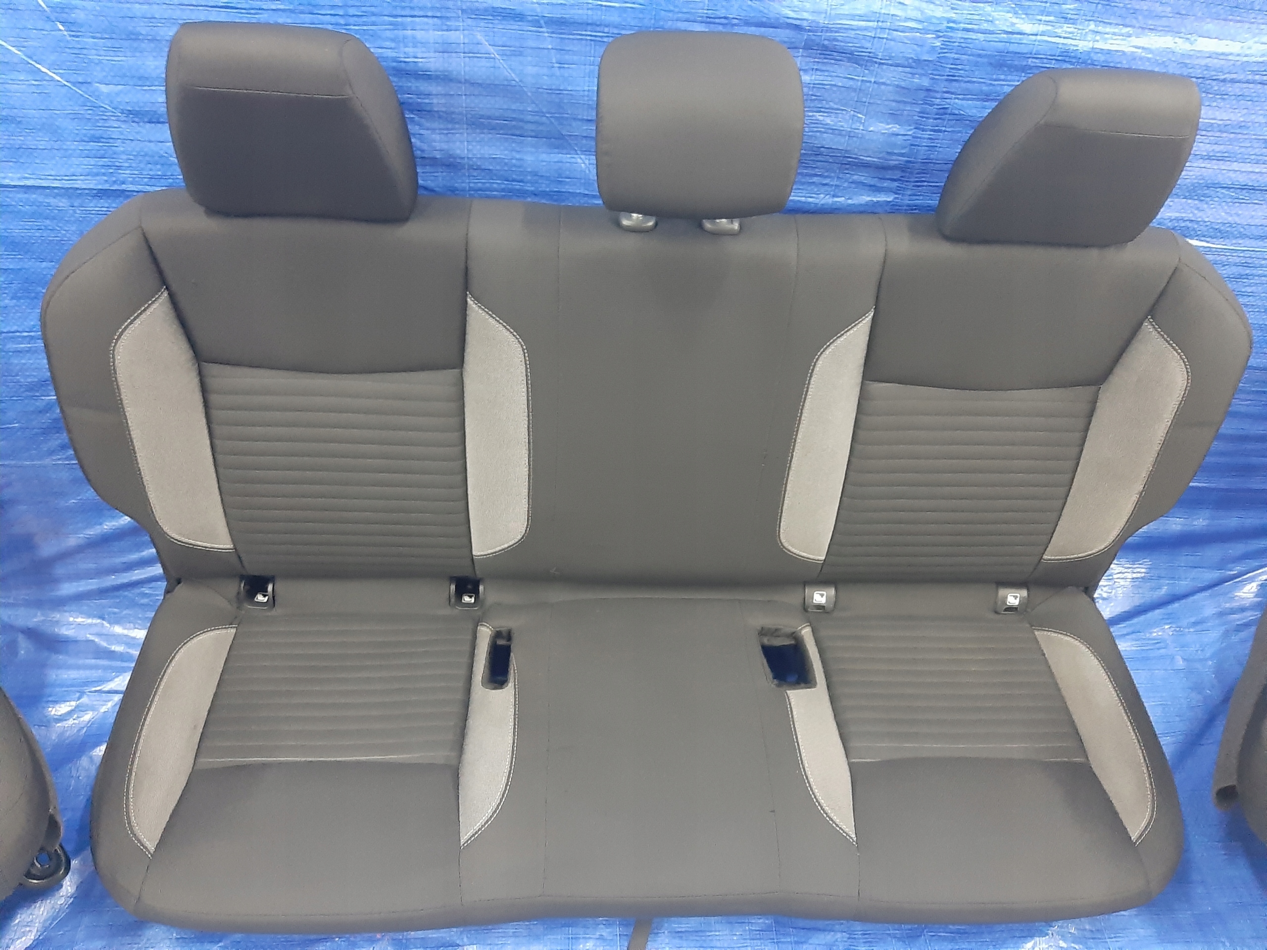 Sitze vorne Sitz heck NAVARA NP300 D23 ALASKAN EUROPA KOMPLET
