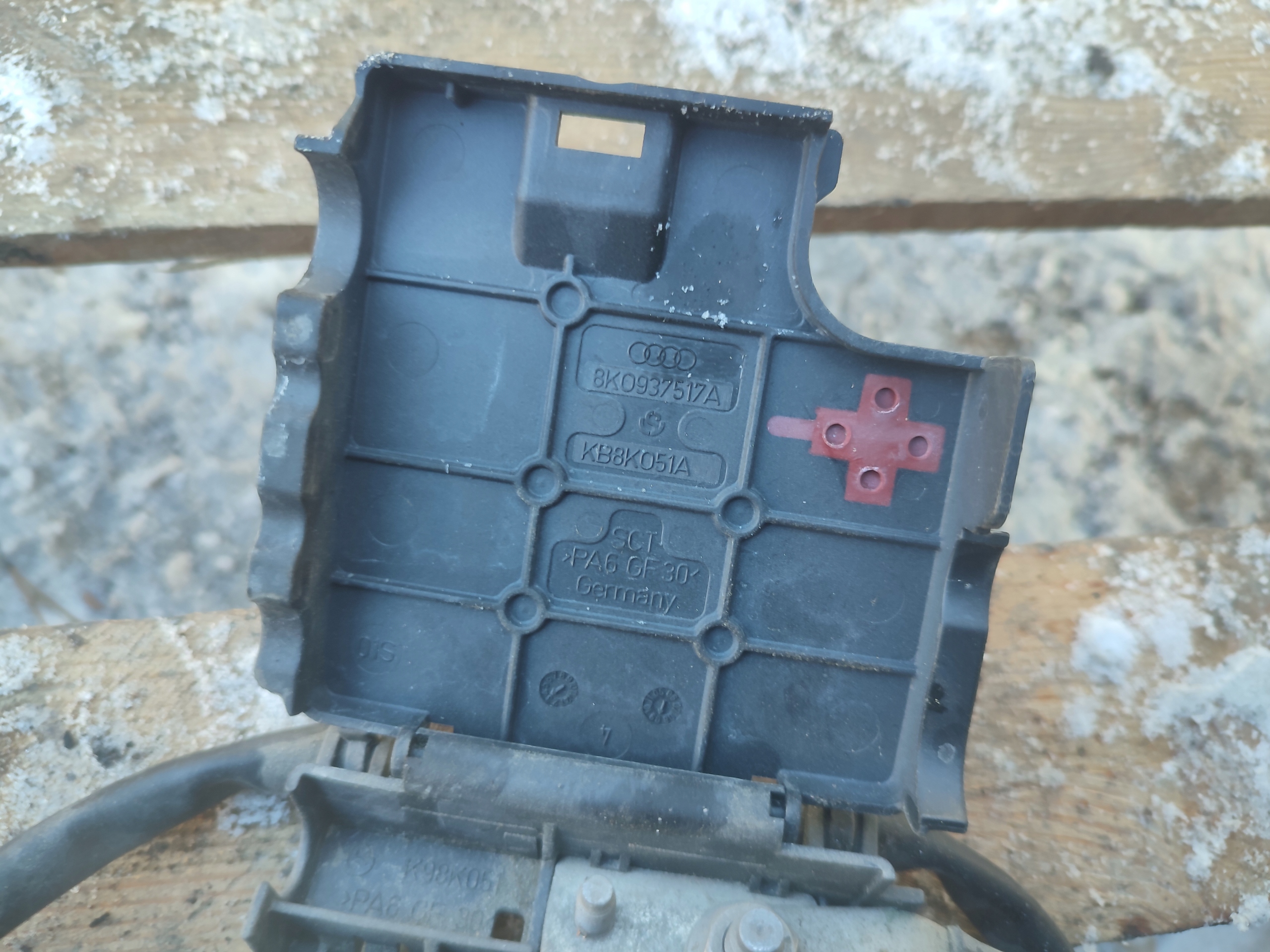Rozdzielacz pradowy AUDI A4 B8 8K A5 8T 8K0937517A